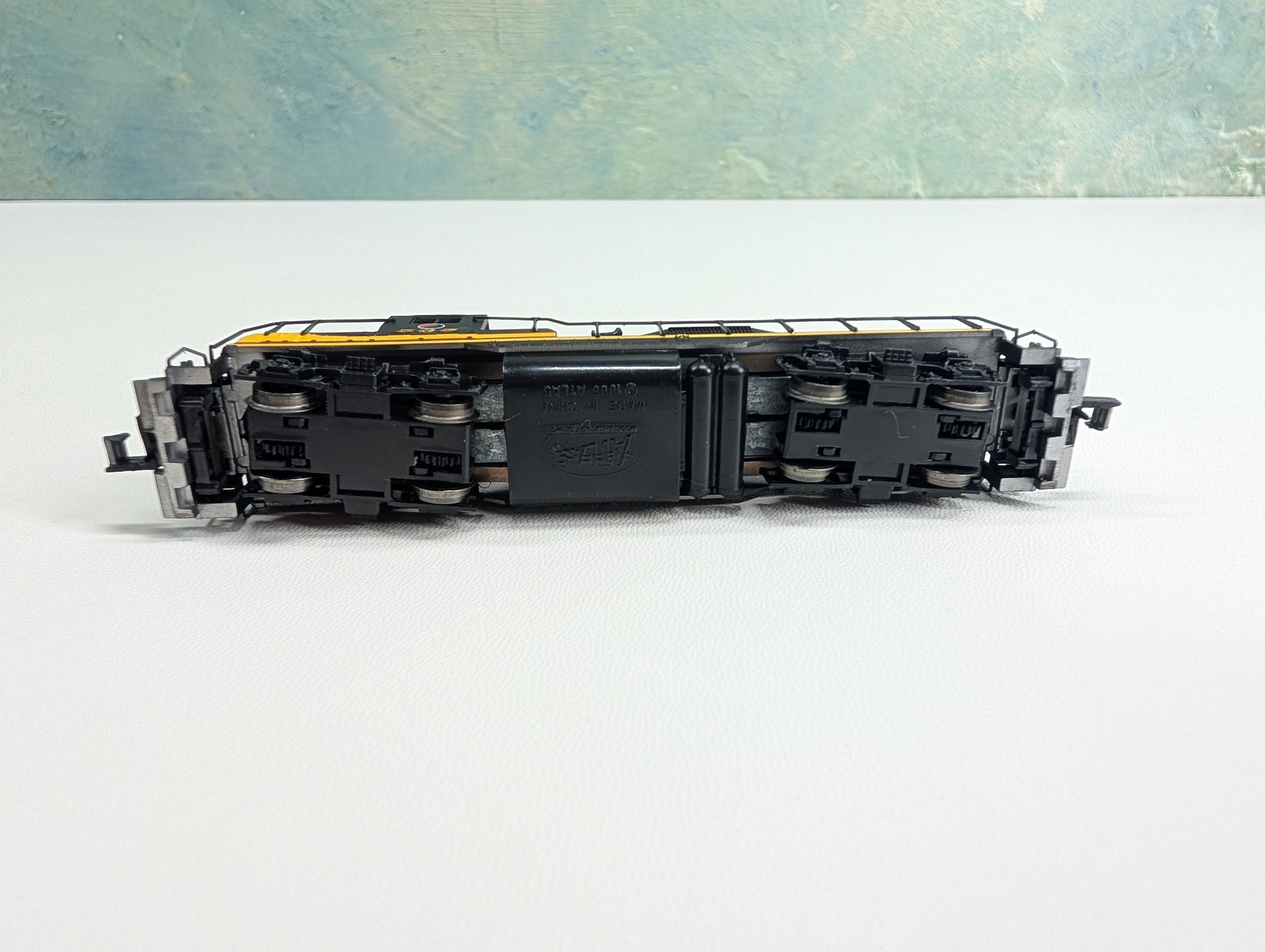 USED Atlas 48219 N Scale GP-7 PH. 2 Diesel Locomotive Northern Pacific #565 Parts/Repairs