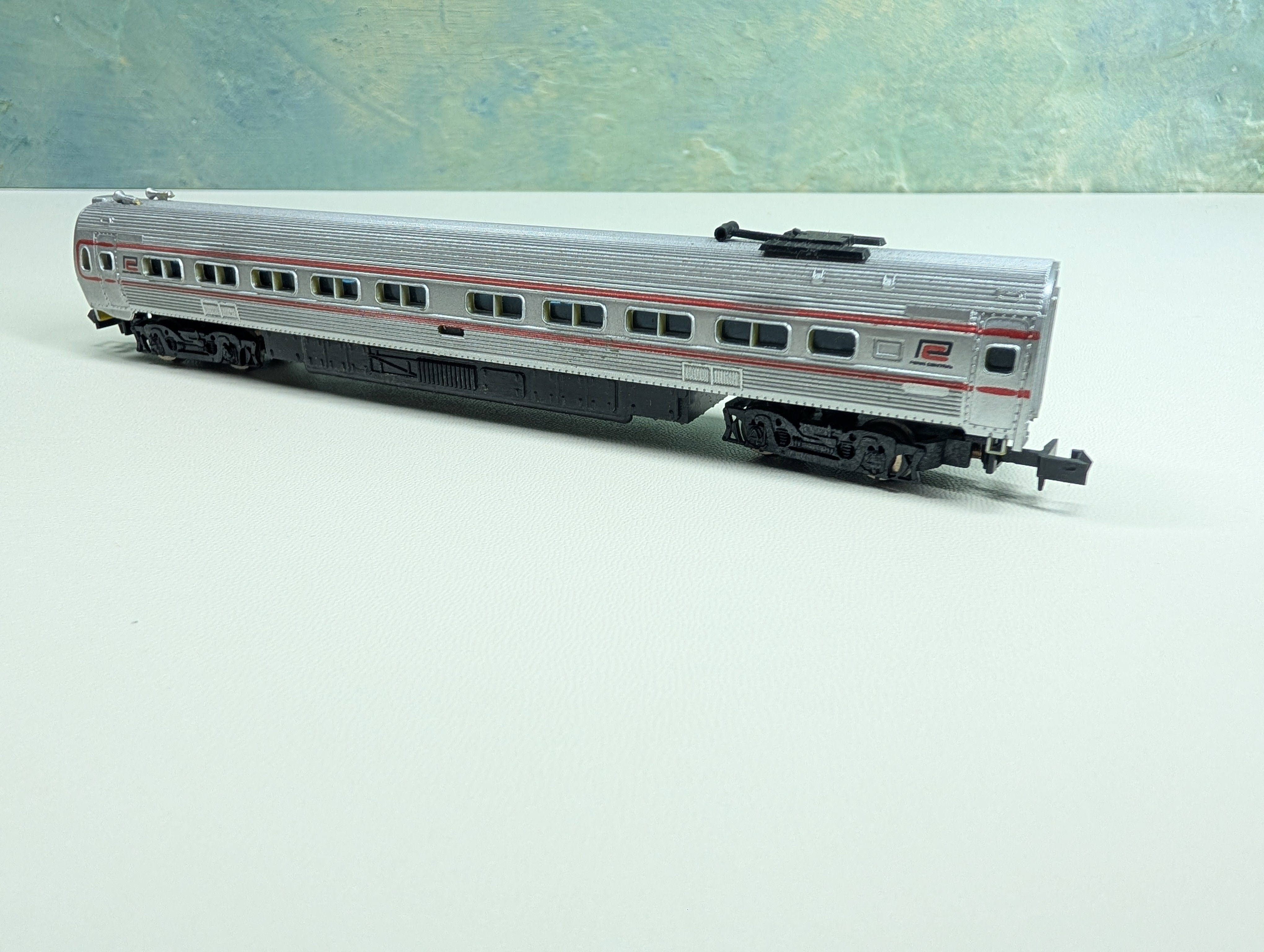 USED Bachmann N Scale Metroliner Coach Dummy Penn Central
