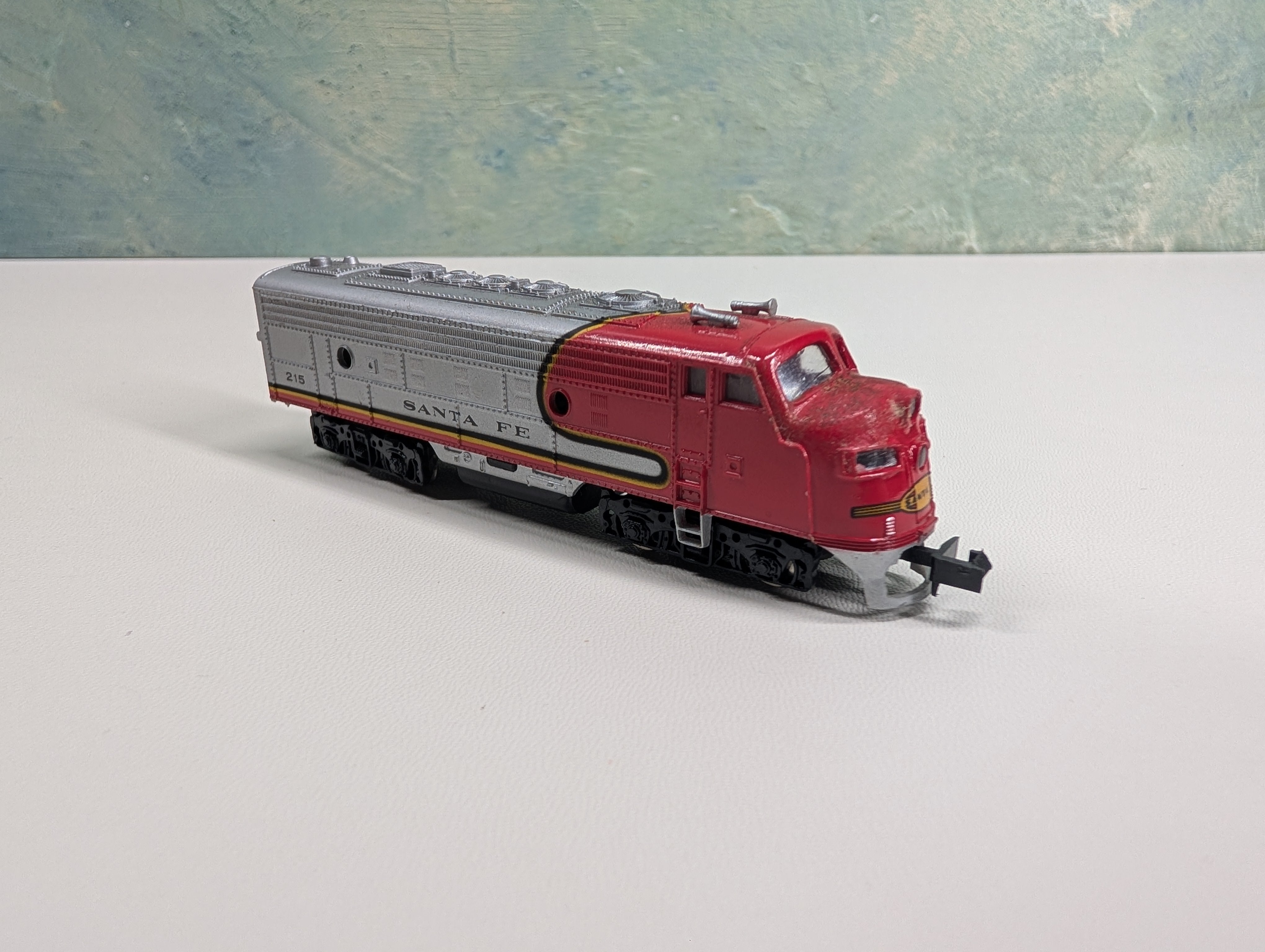 USED Bachmann N Scale Unpowered Diesel Locomotive Santa Fe #215