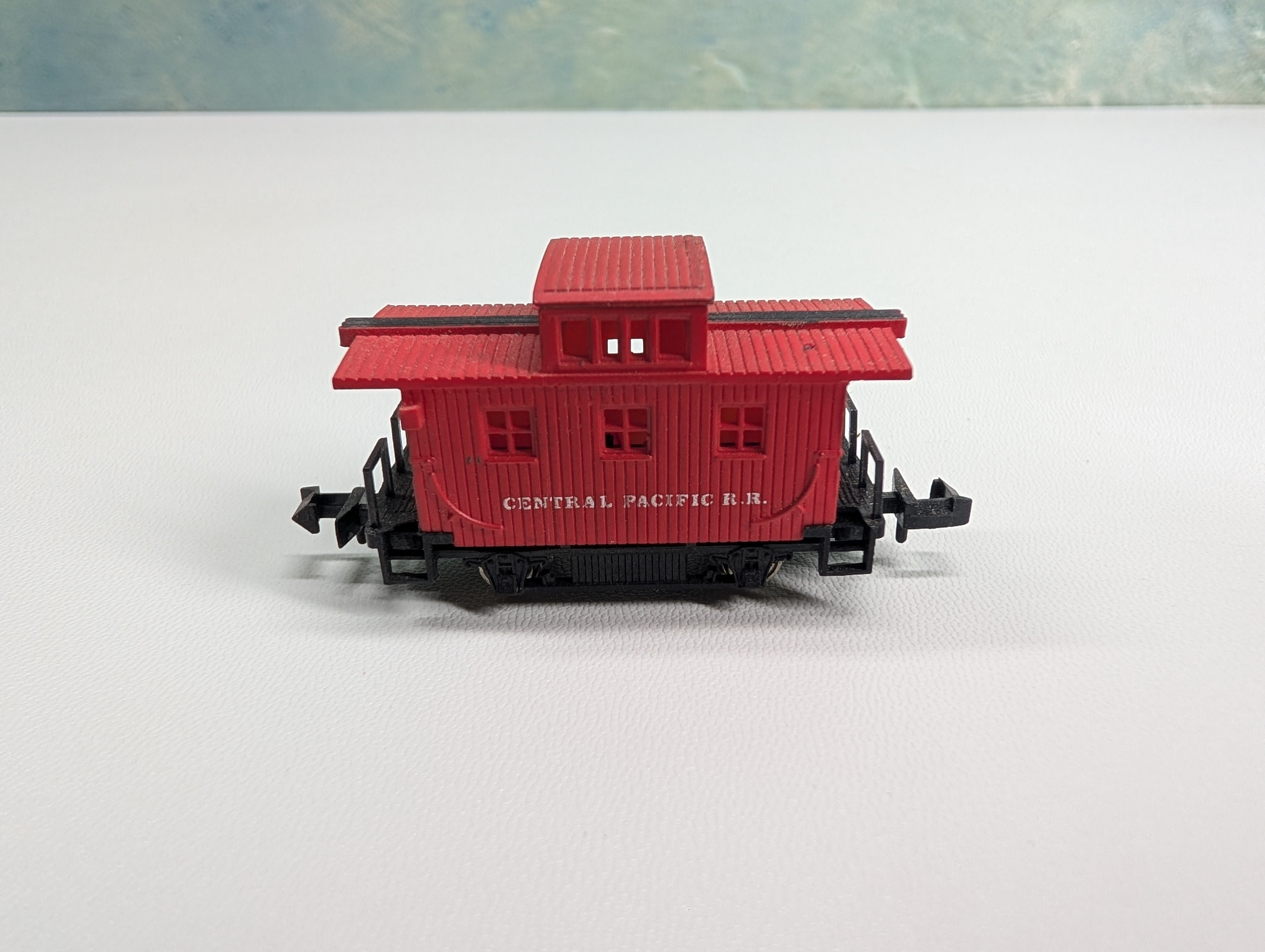 USED Bachmann N Scale Bobber Caboose Central Pacific