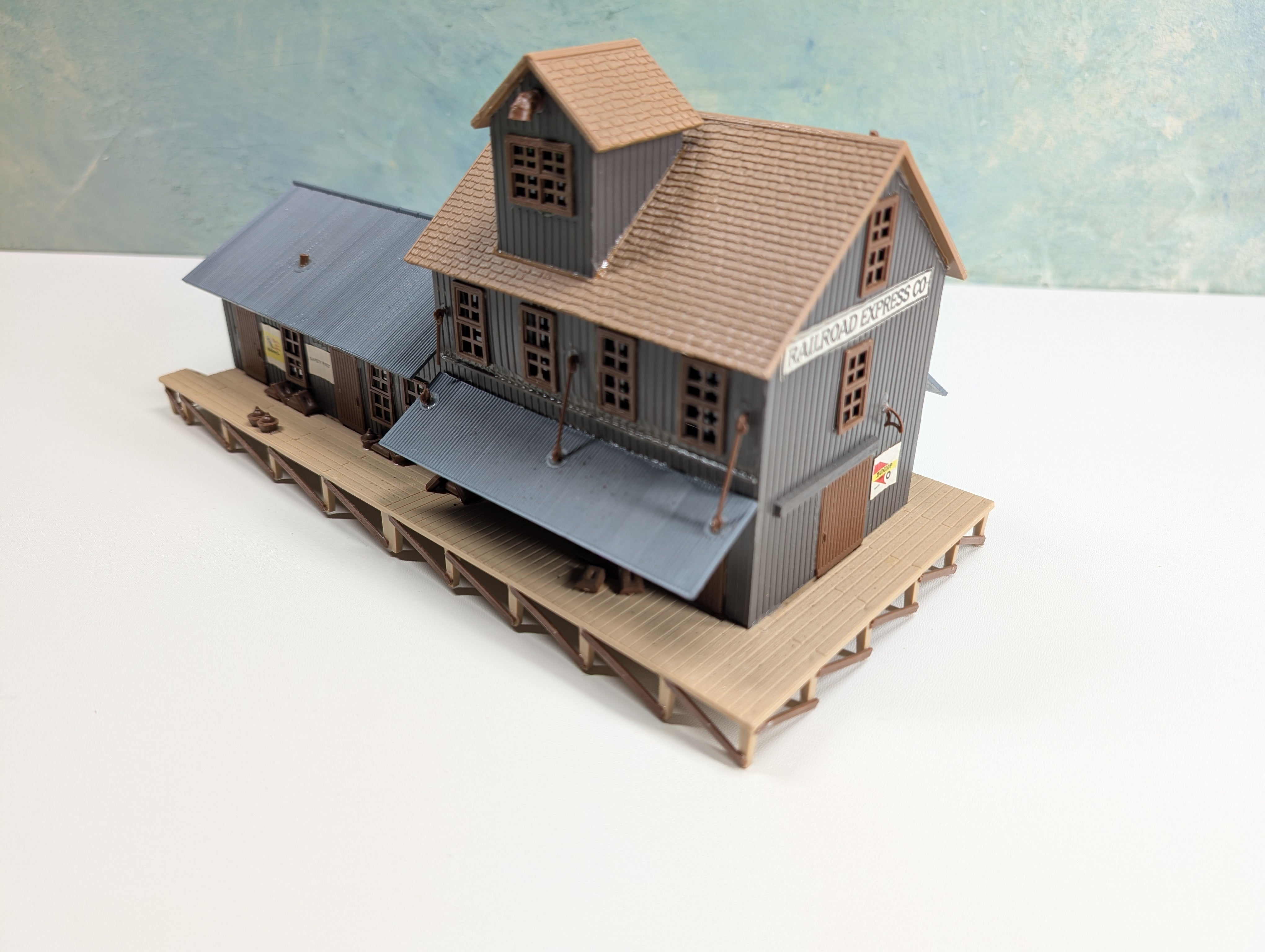 USED HO Scale Raised Railroad Express Co Warehouse
