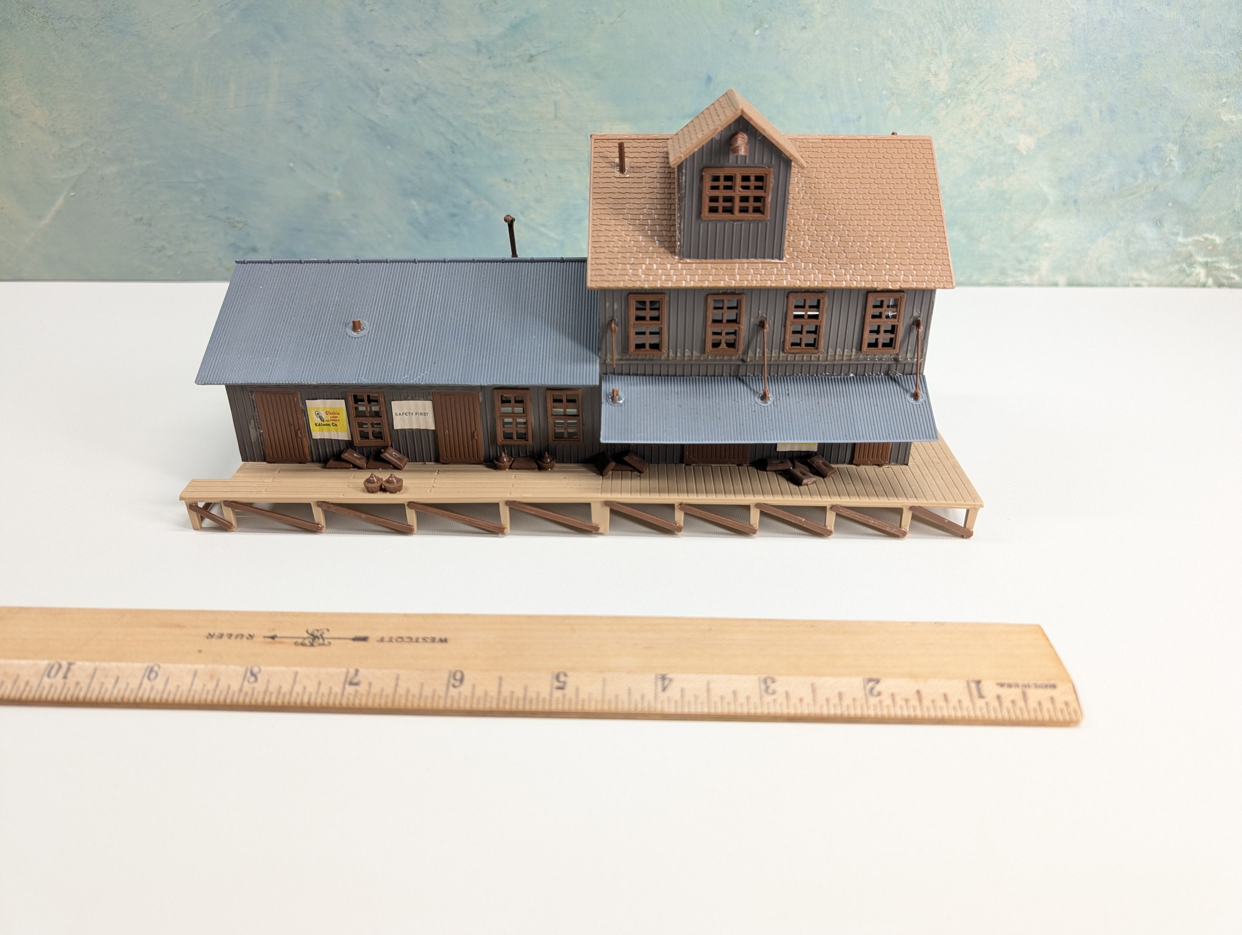 USED HO Scale Raised Railroad Express Co Warehouse