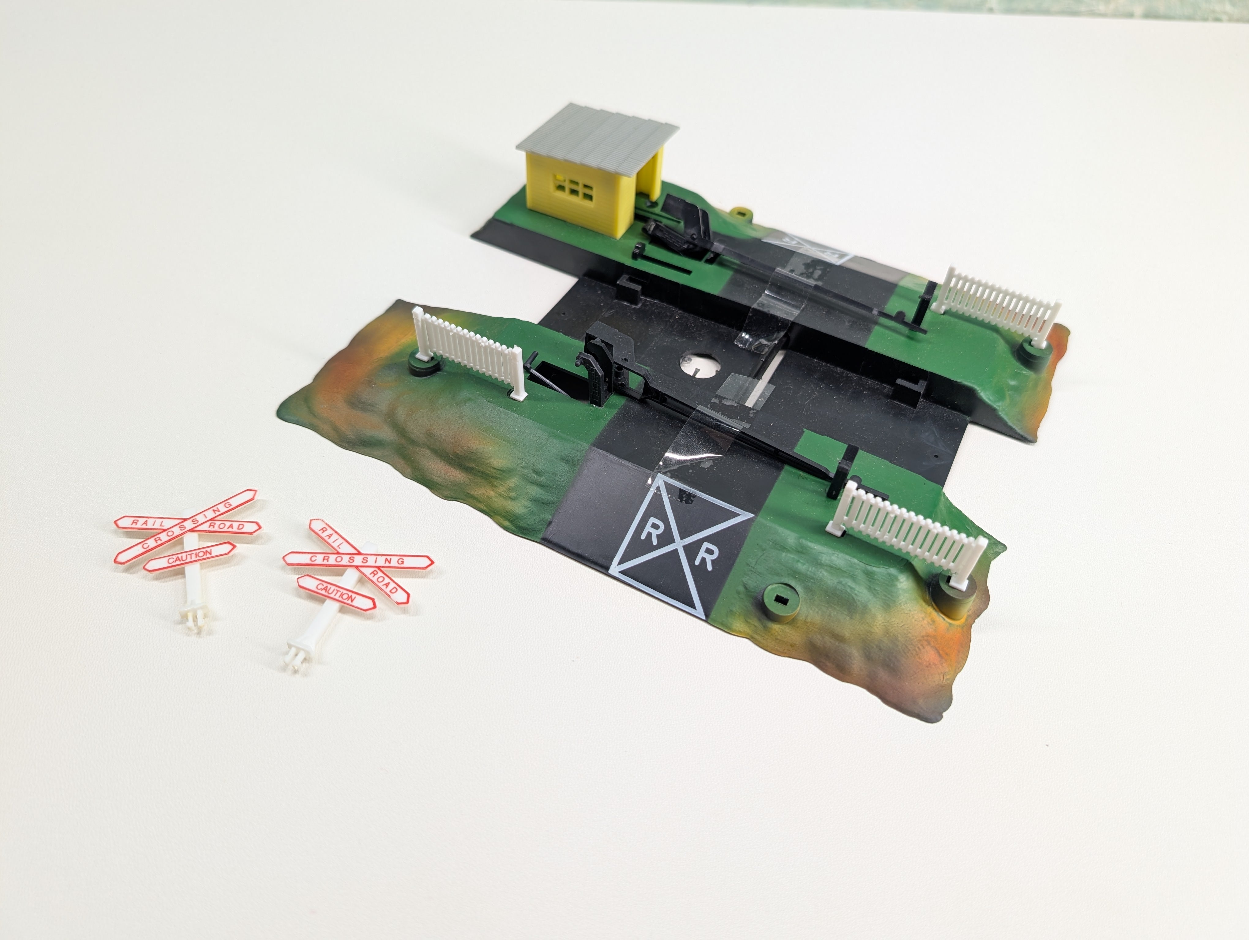 USED HO Scale Crossing