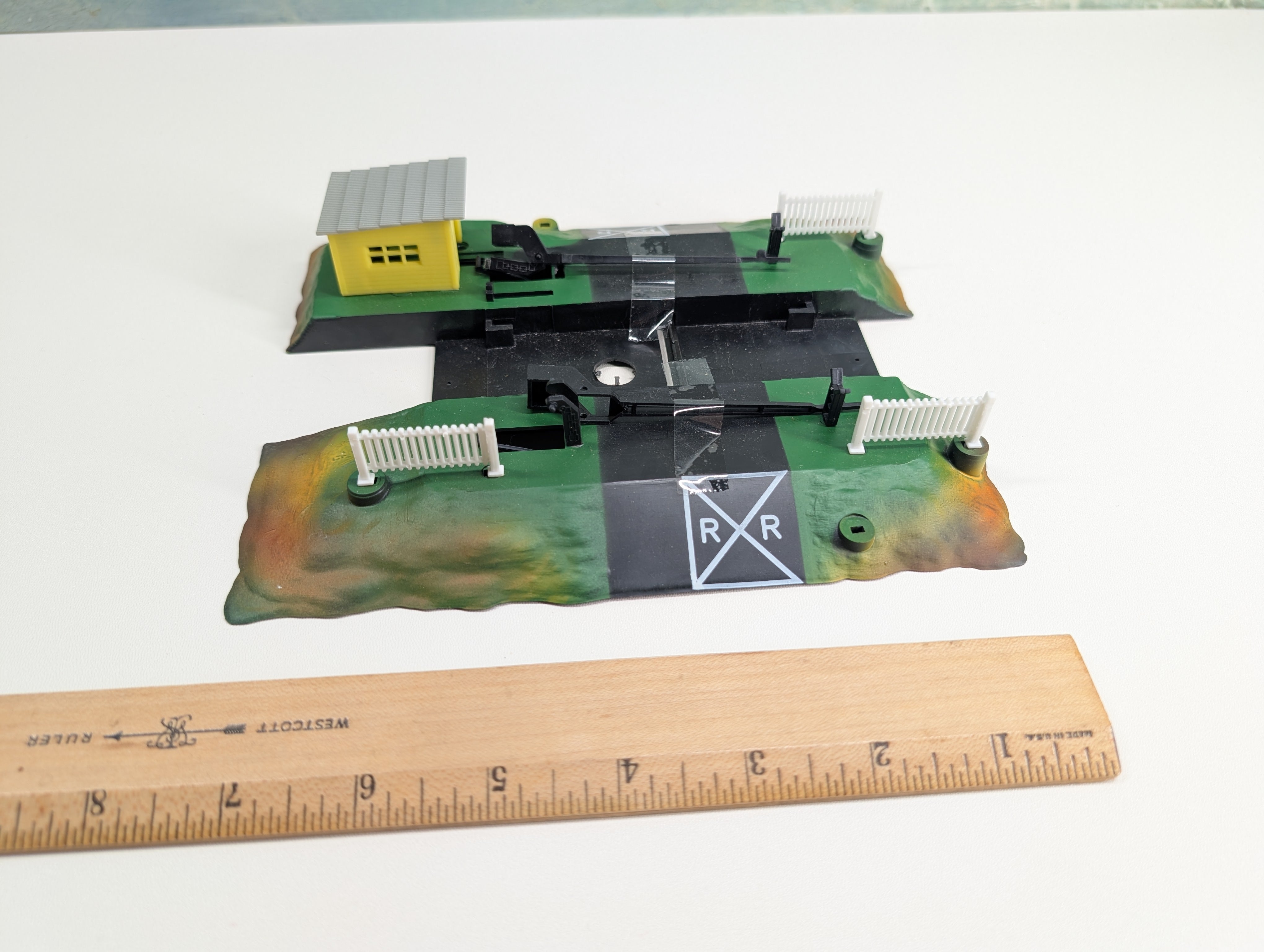 USED HO Scale Crossing