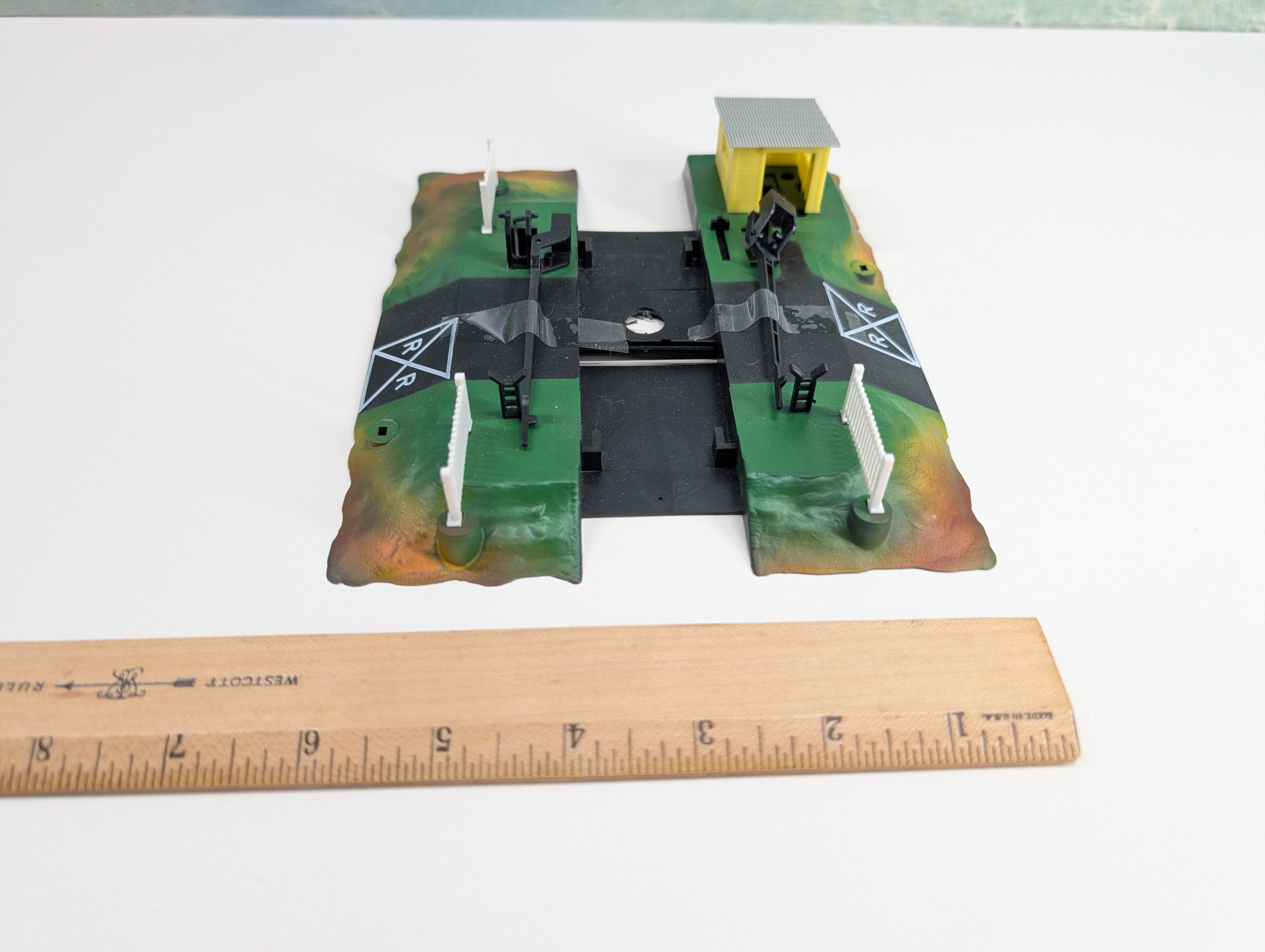 USED HO Scale Crossing