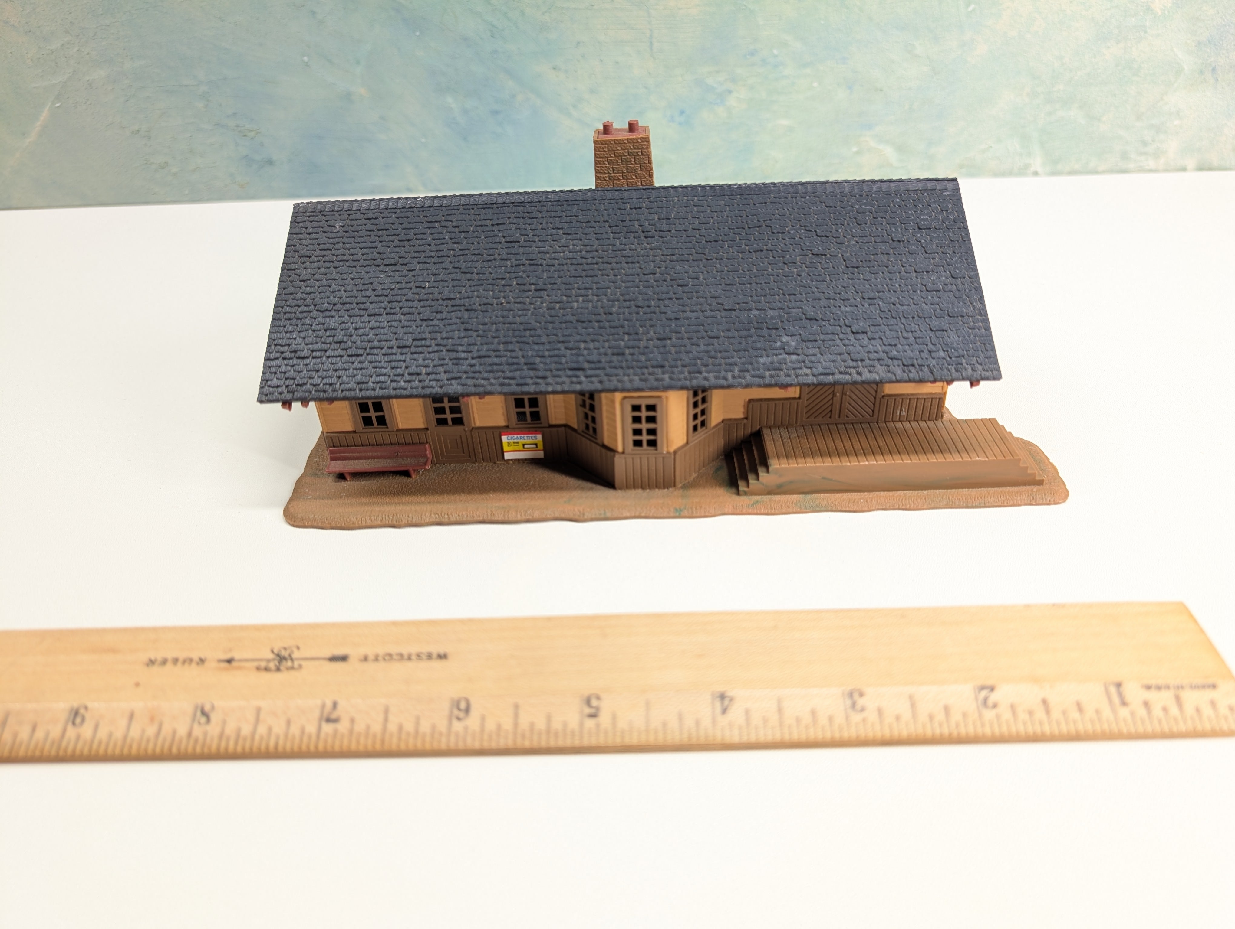 USED Pola HO Scale Old Time Freight Station