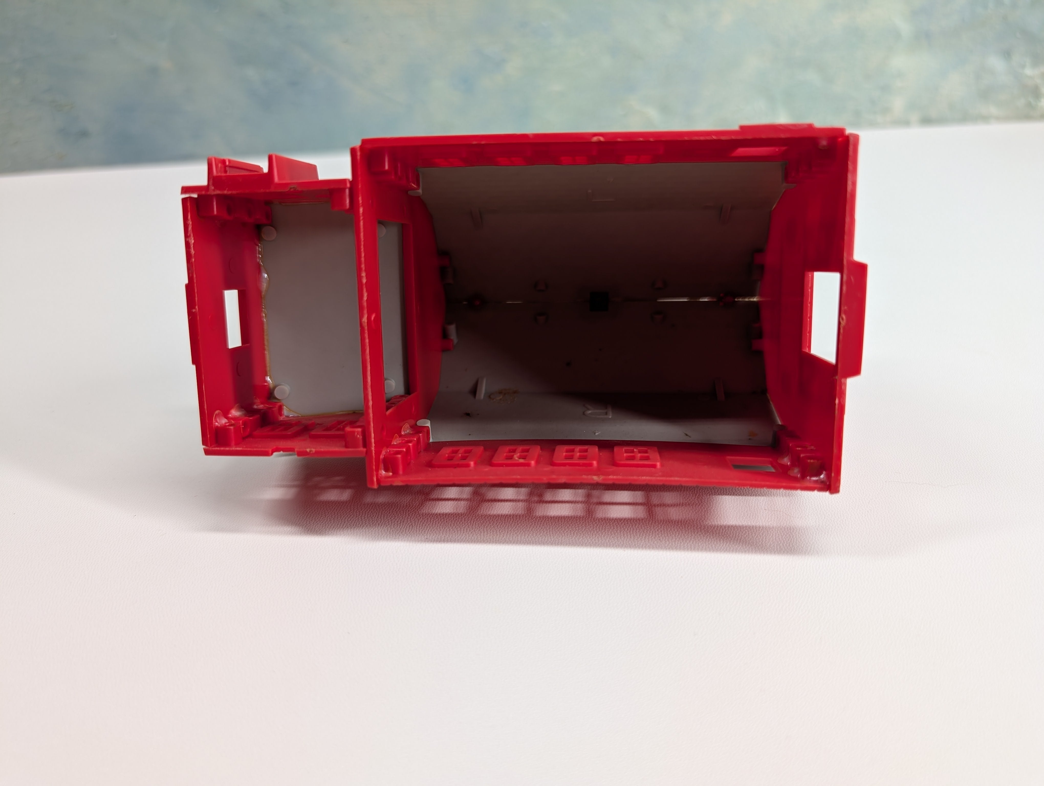 USED HO Scale Red Barn