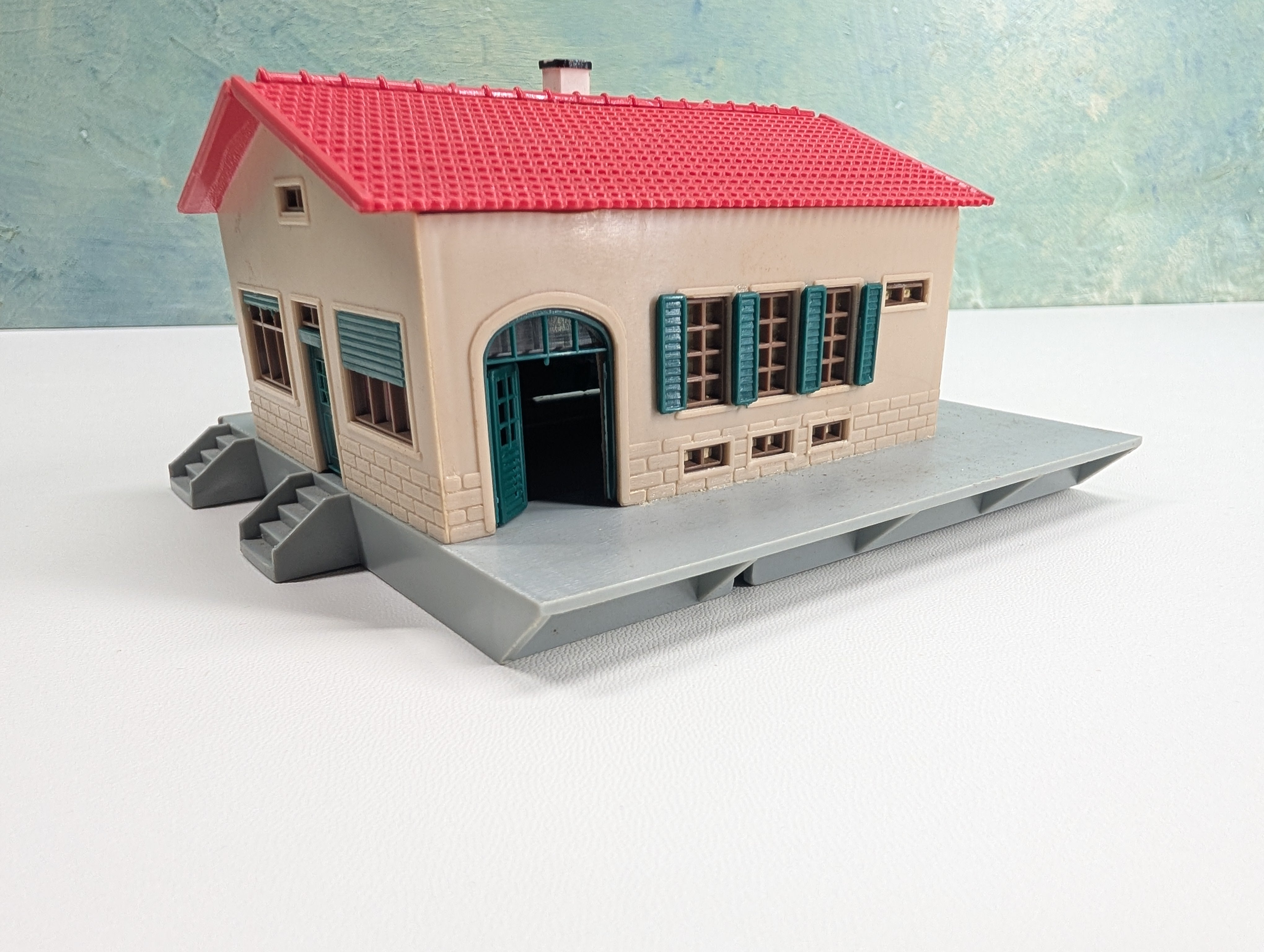USED Hoffman 514 HO Scale German Freight Station