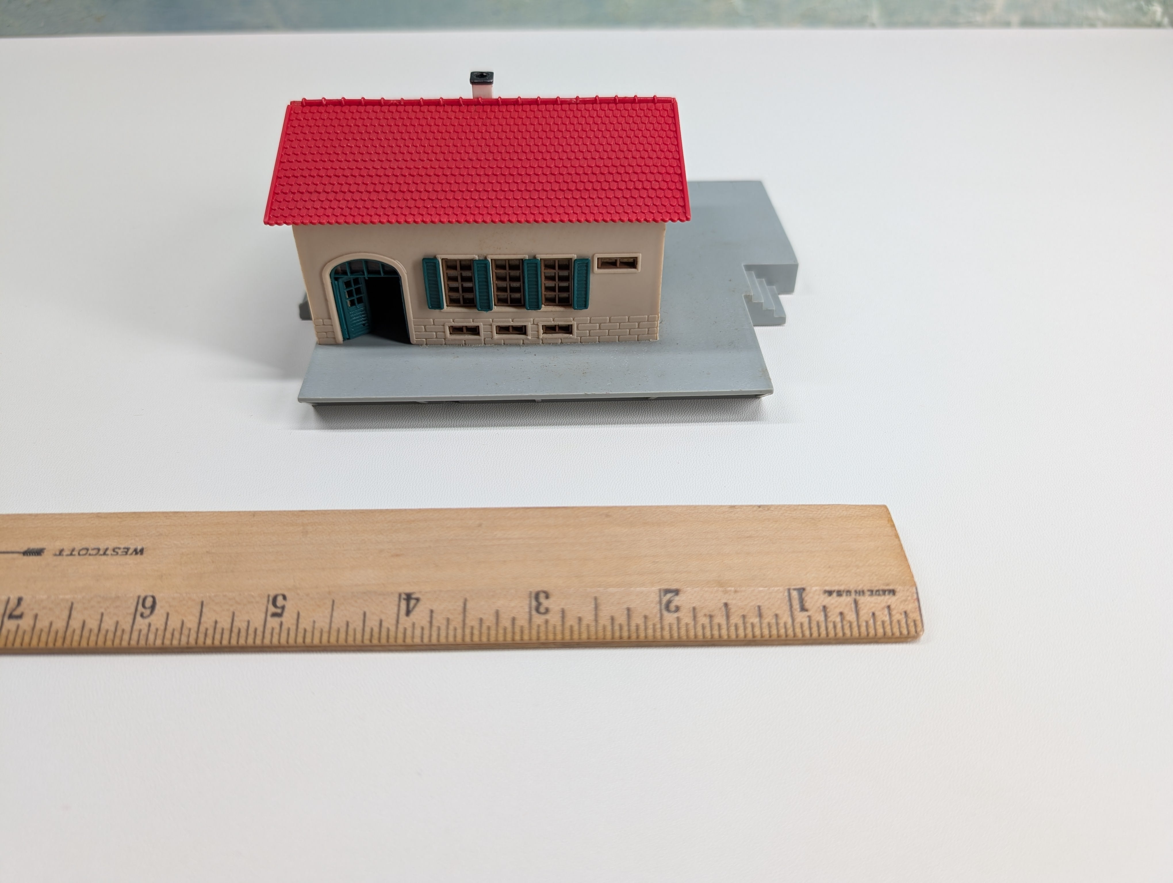 USED Hoffman 514 HO Scale German Freight Station