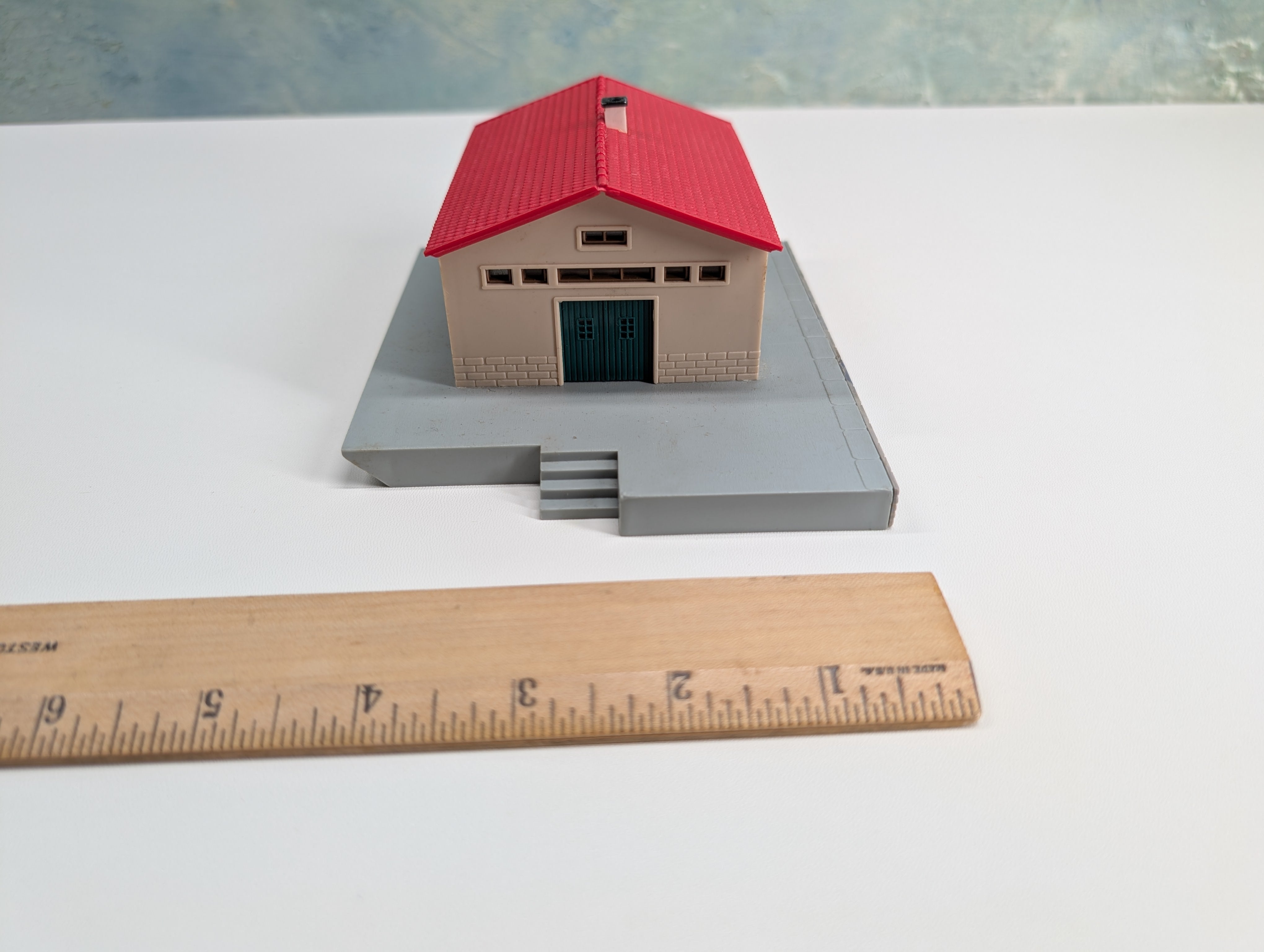 USED Hoffman 514 HO Scale German Freight Station
