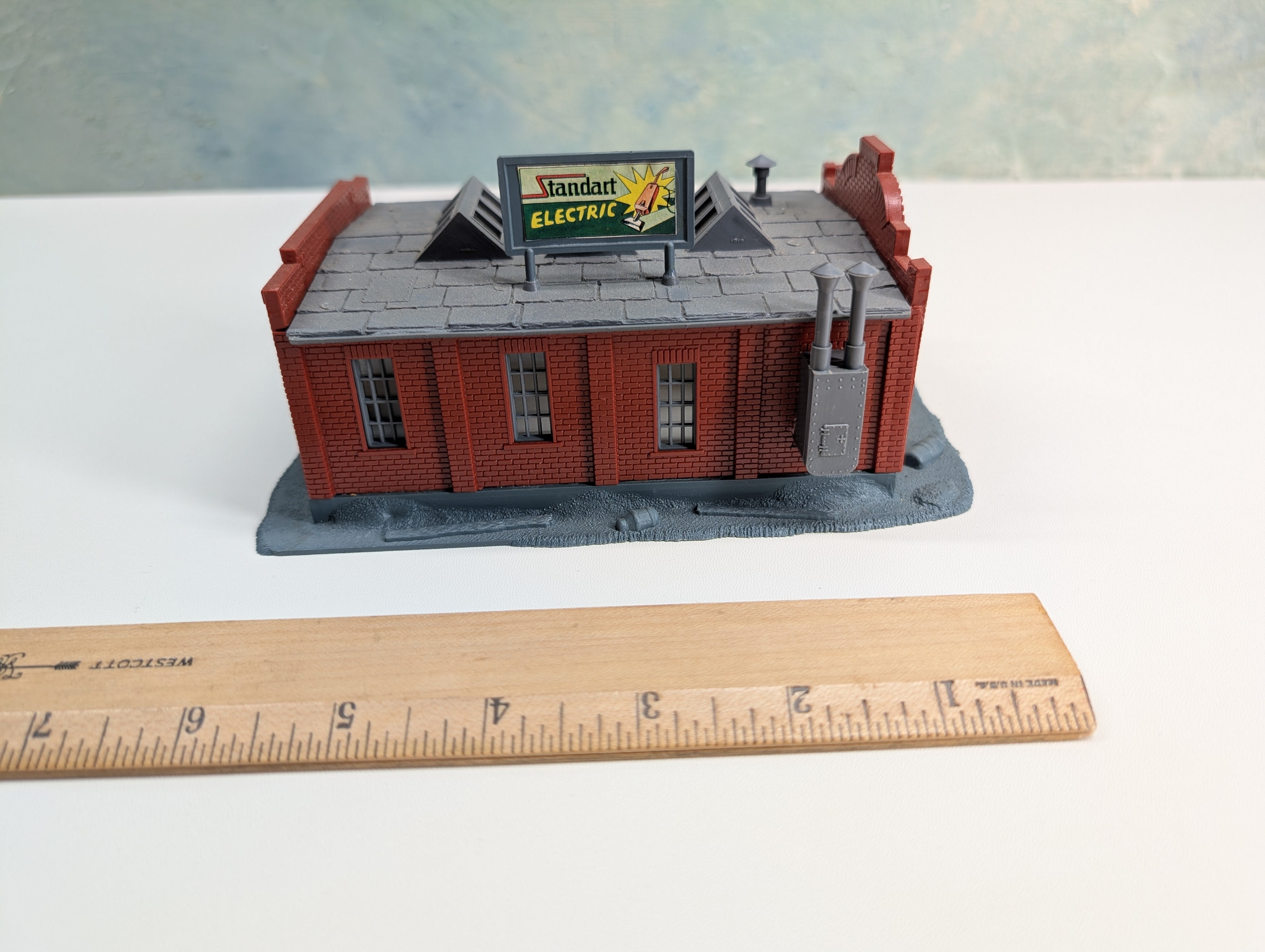 USED Tyco HO Scale Standart Electric, Brick Building