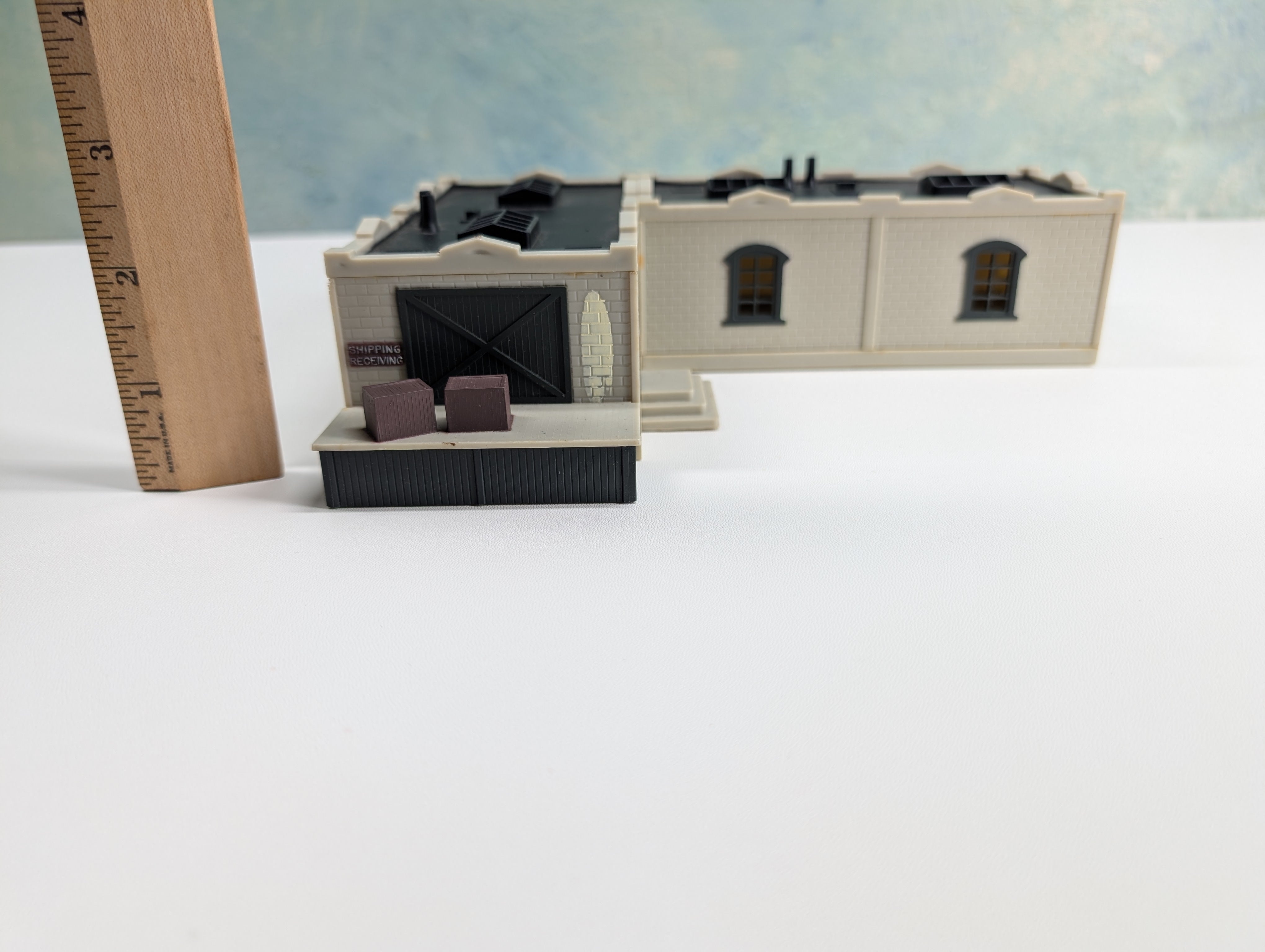 USED HO Scale Shipping & Receiving Buidling, Warehouse