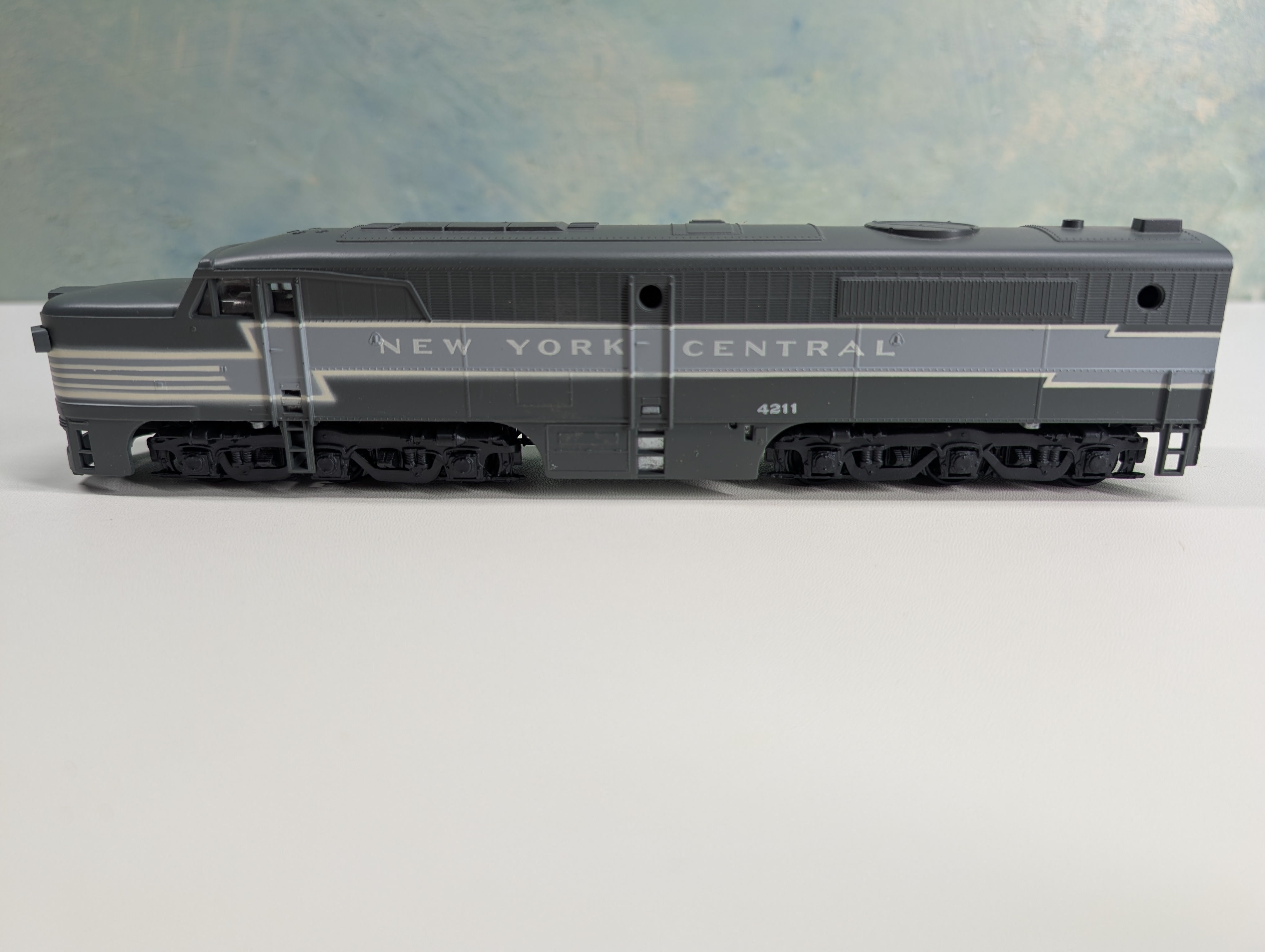 USED Athearn 3323 HO Scale PA-1 Dummy Diesel Locomotive New York Central #4211