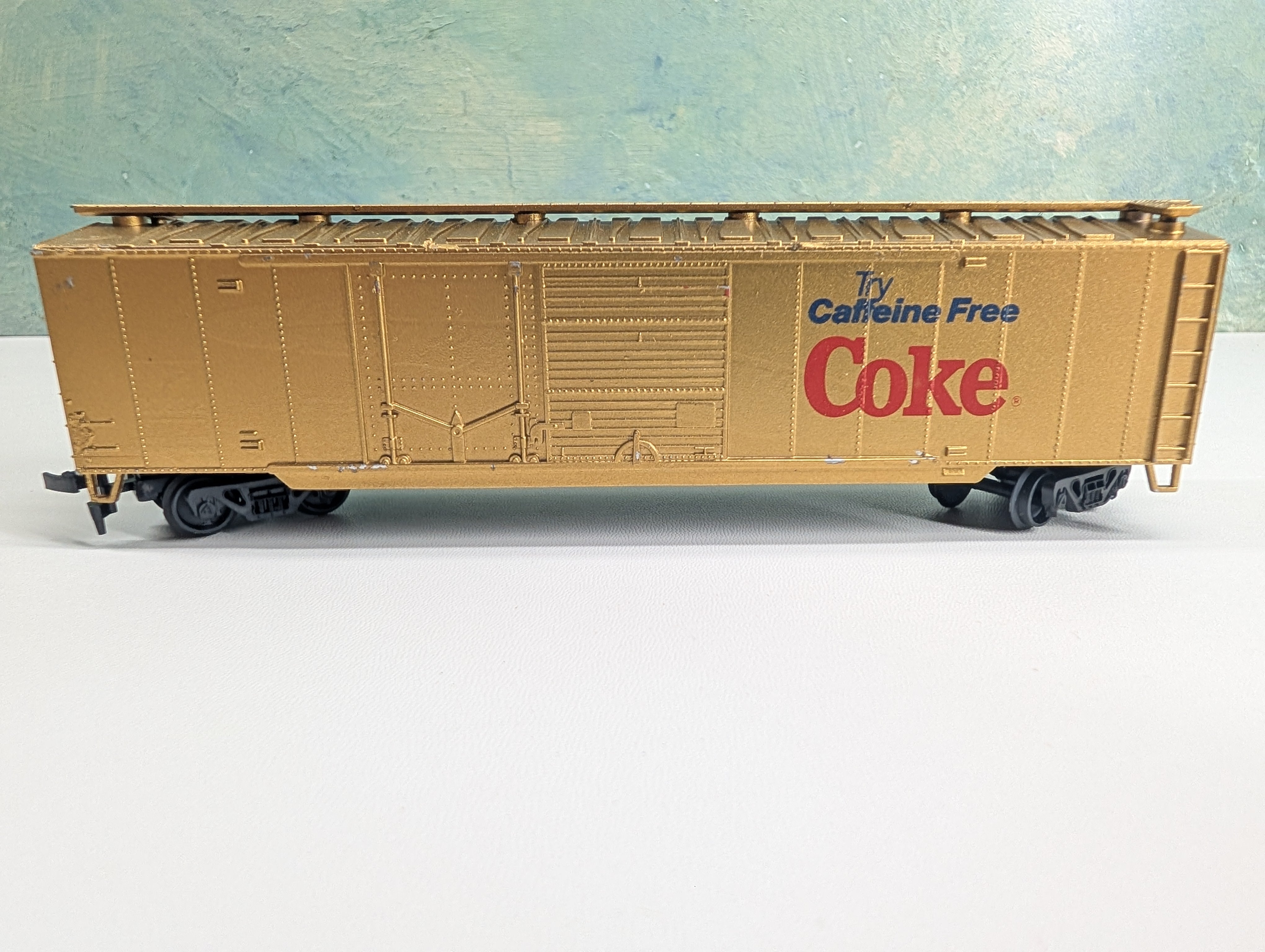 USED Model Power HO Scale 50' Billboard Box Car Coke Caffeine Free, Gold Coca-Cola RARE