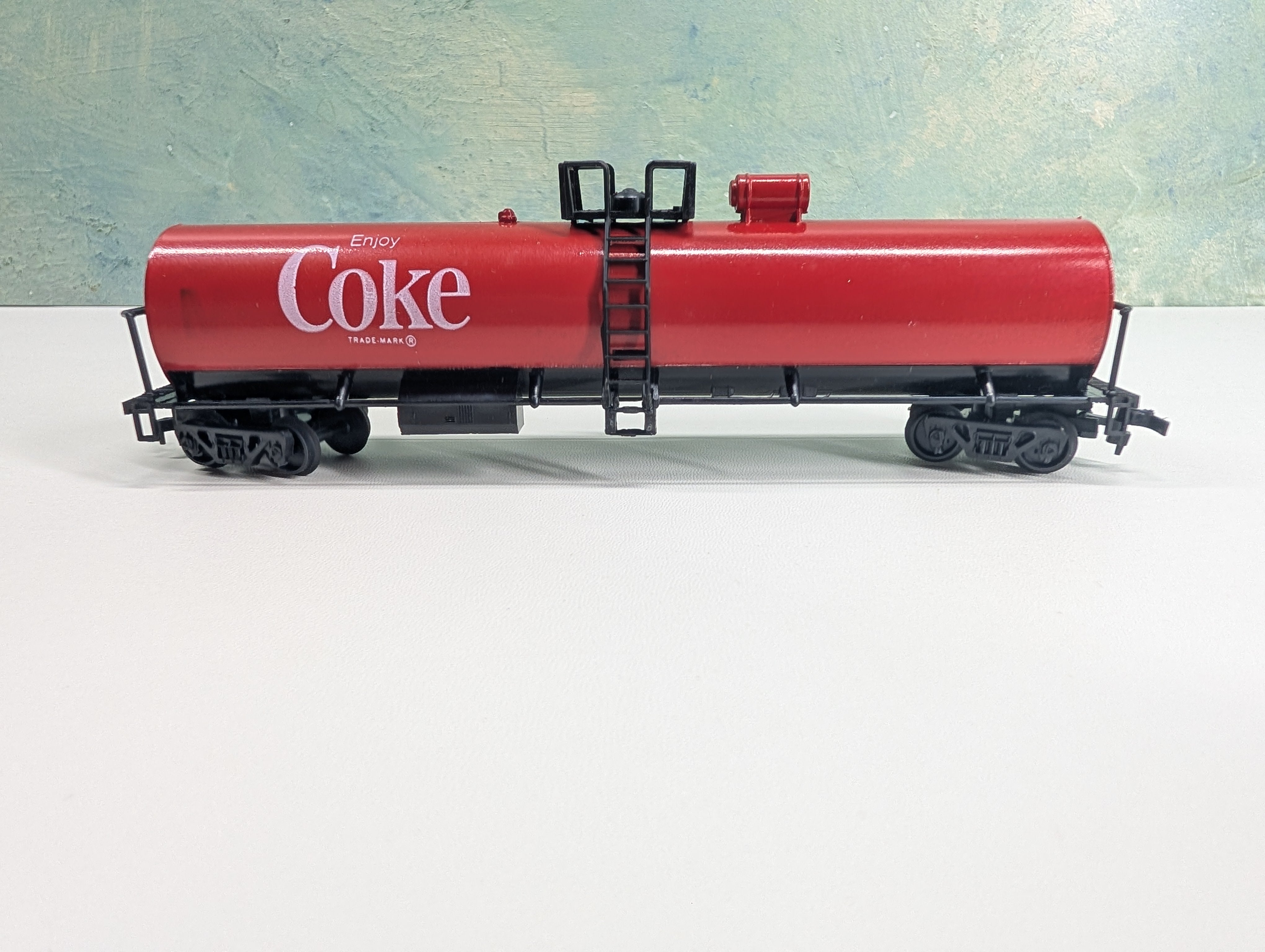 USED Model Power HO Scale Billboard Tank Car Enjoy Coke Coca-Cola RARE