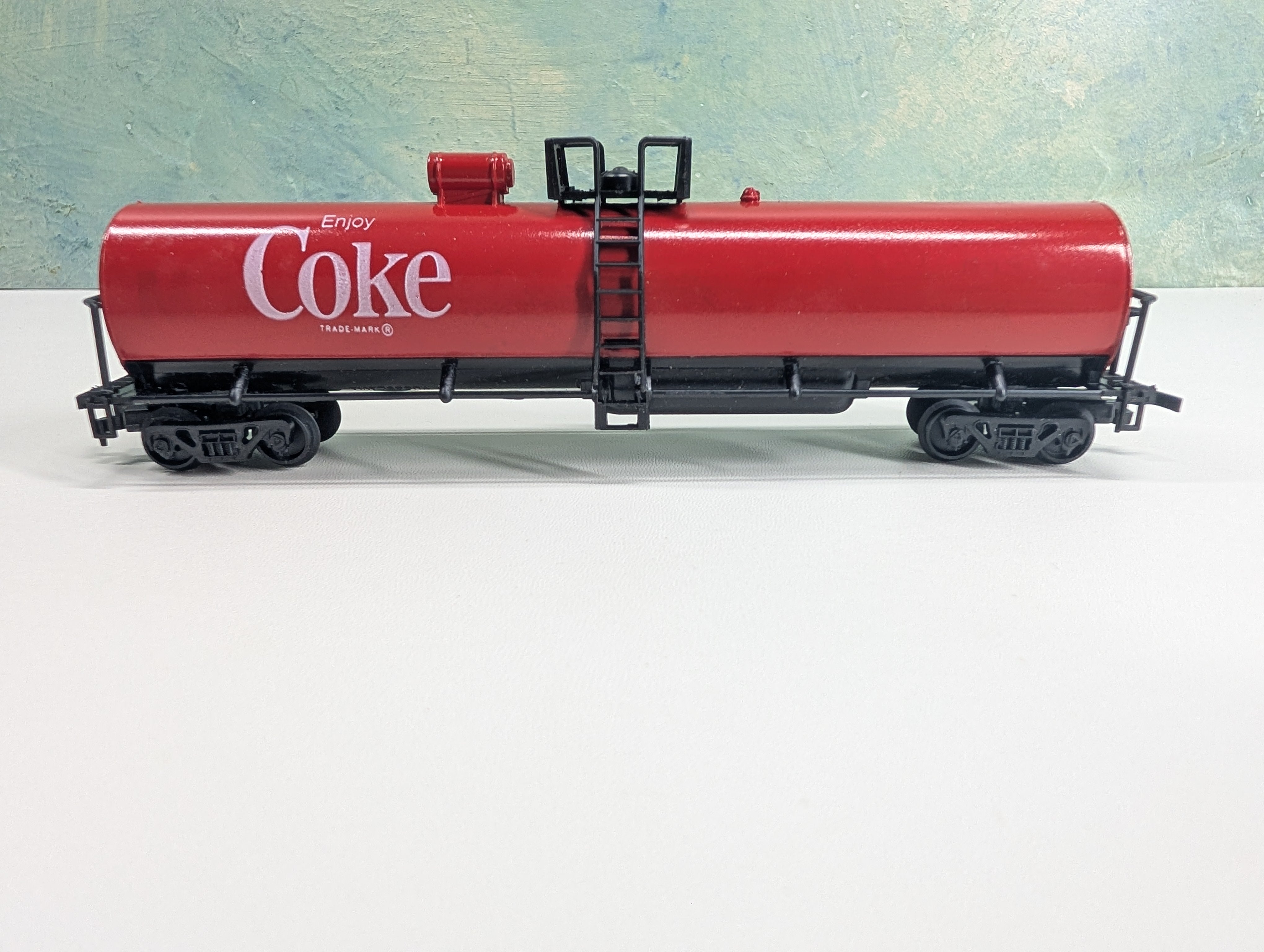 USED Model Power HO Scale Billboard Tank Car Enjoy Coke Coca-Cola RARE