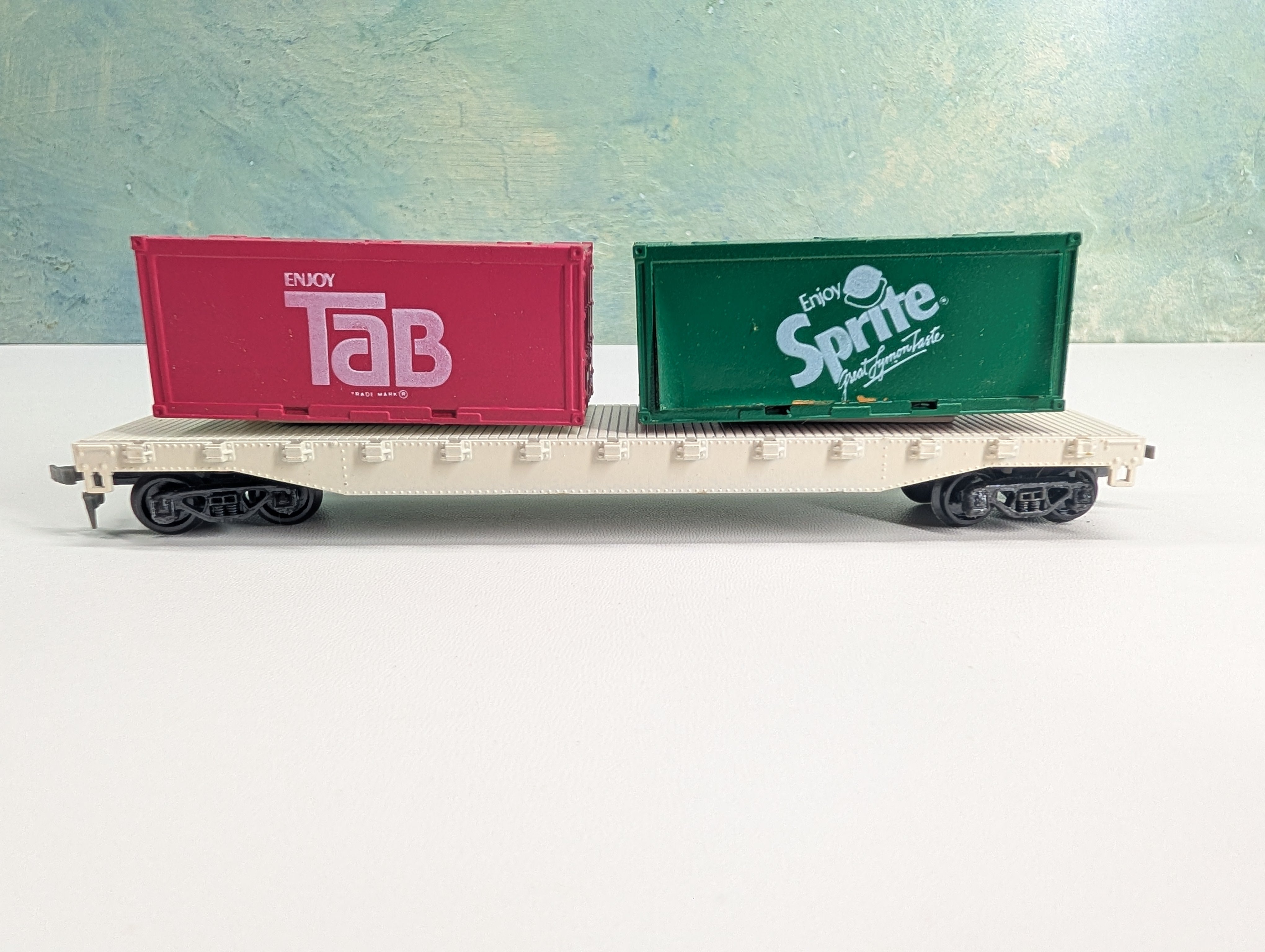 USED Model Power HO Scale Flat Car w/ Billboard Containers Sprite, Tab Coca-Cola RARE