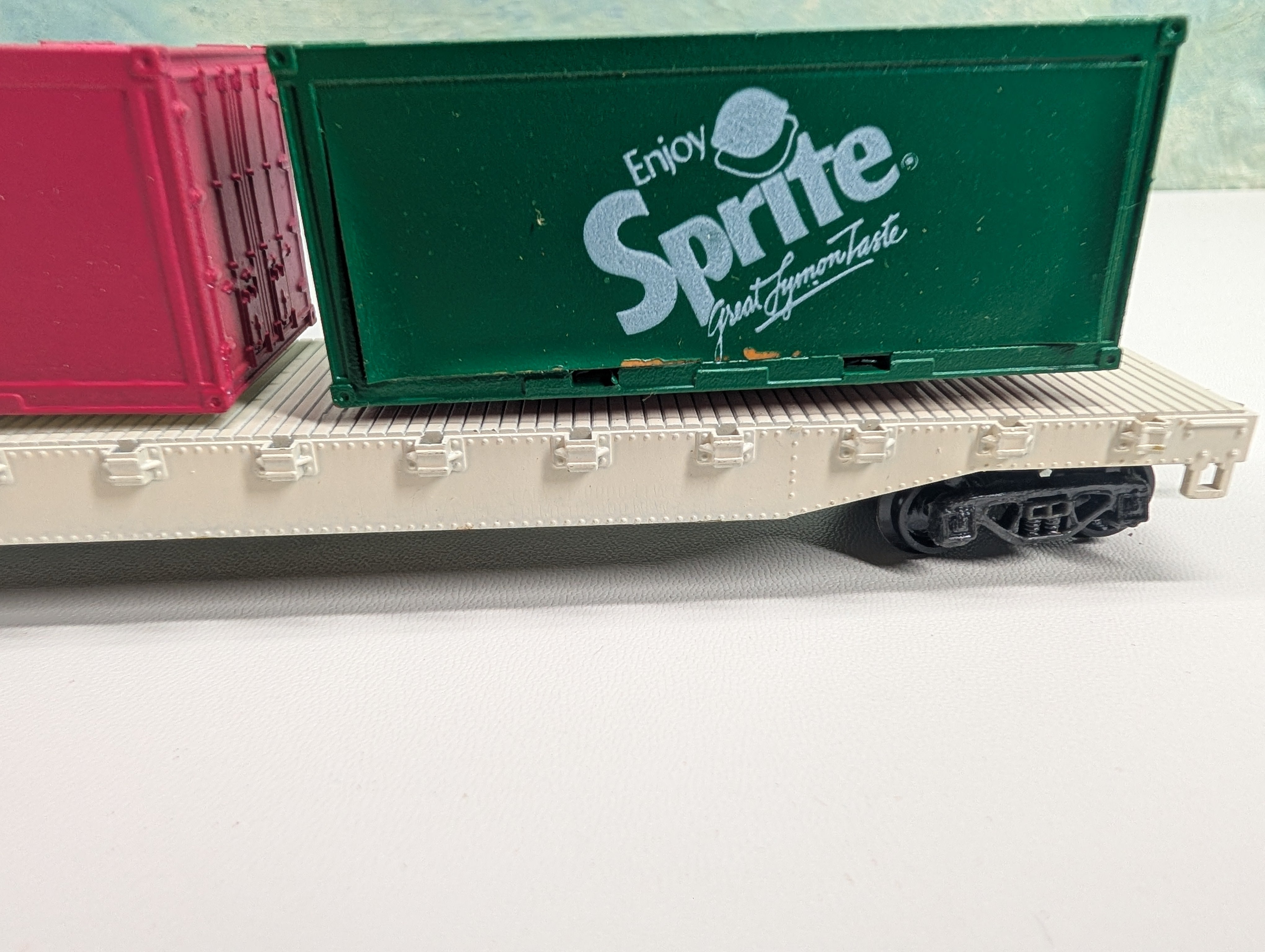 USED Model Power HO Scale Flat Car w/ Billboard Containers Sprite, Tab Coca-Cola RARE