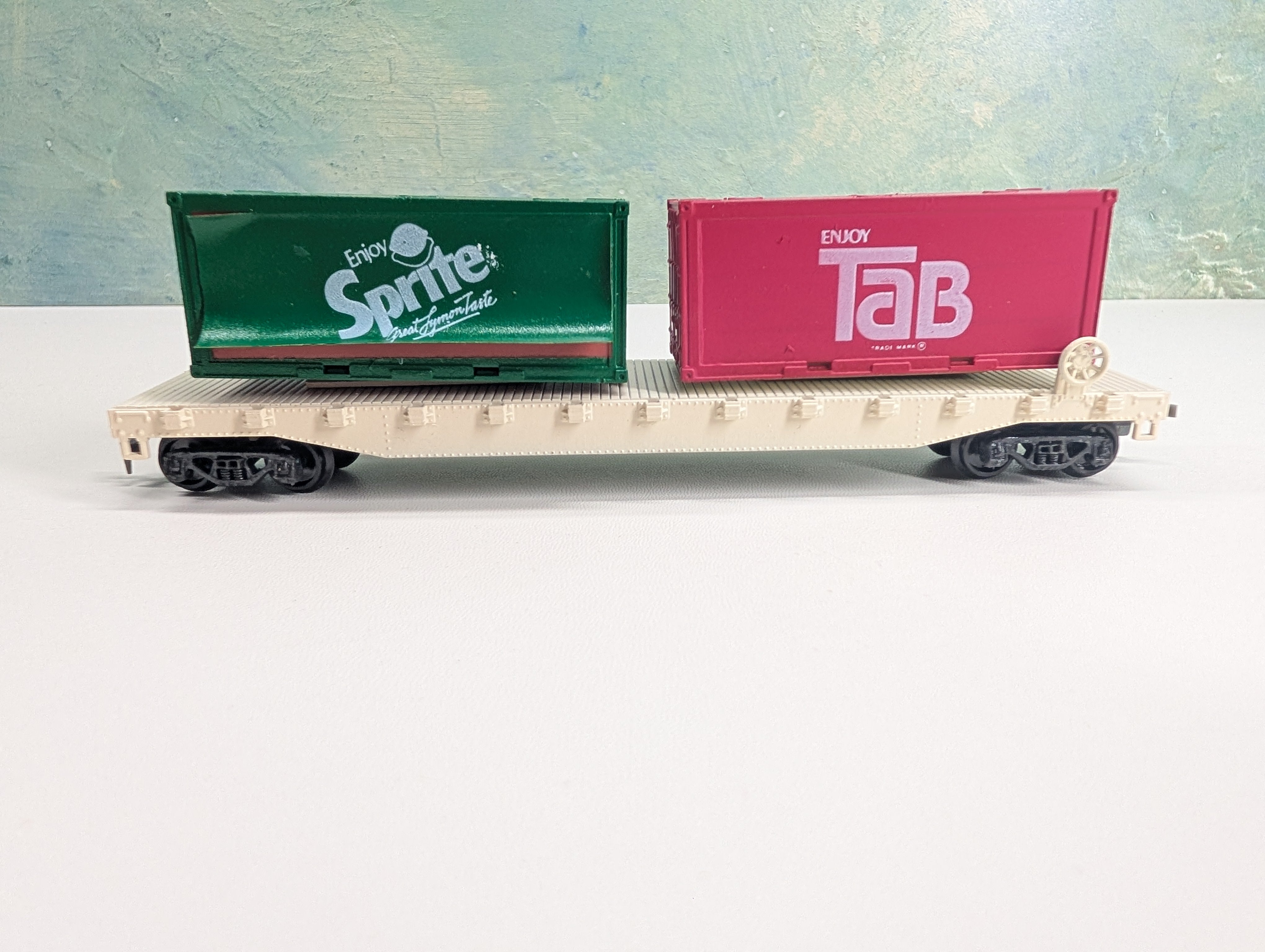 USED Model Power HO Scale Flat Car w/ Billboard Containers Sprite, Tab Coca-Cola RARE