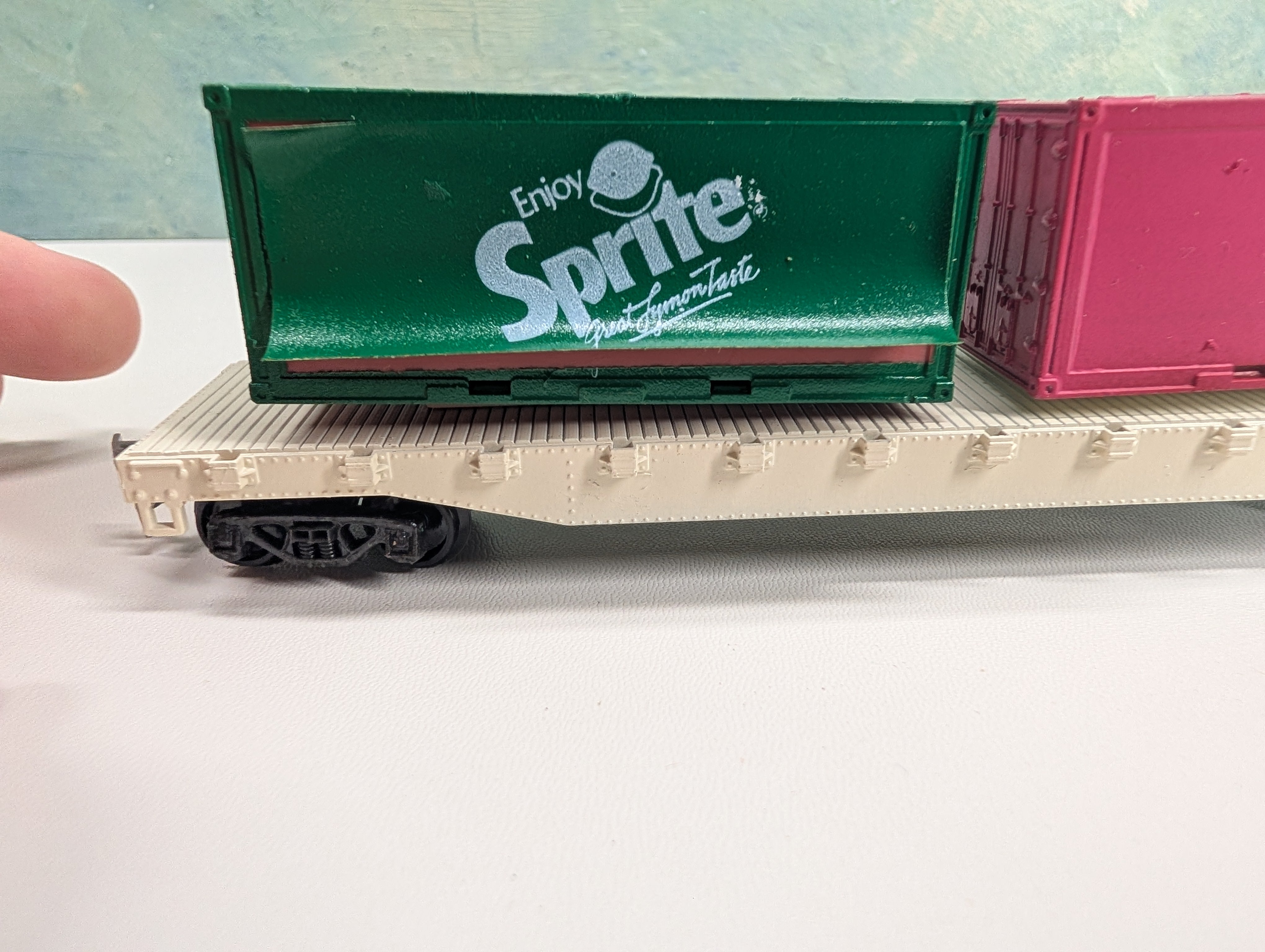USED Model Power HO Scale Flat Car w/ Billboard Containers Sprite, Tab Coca-Cola RARE