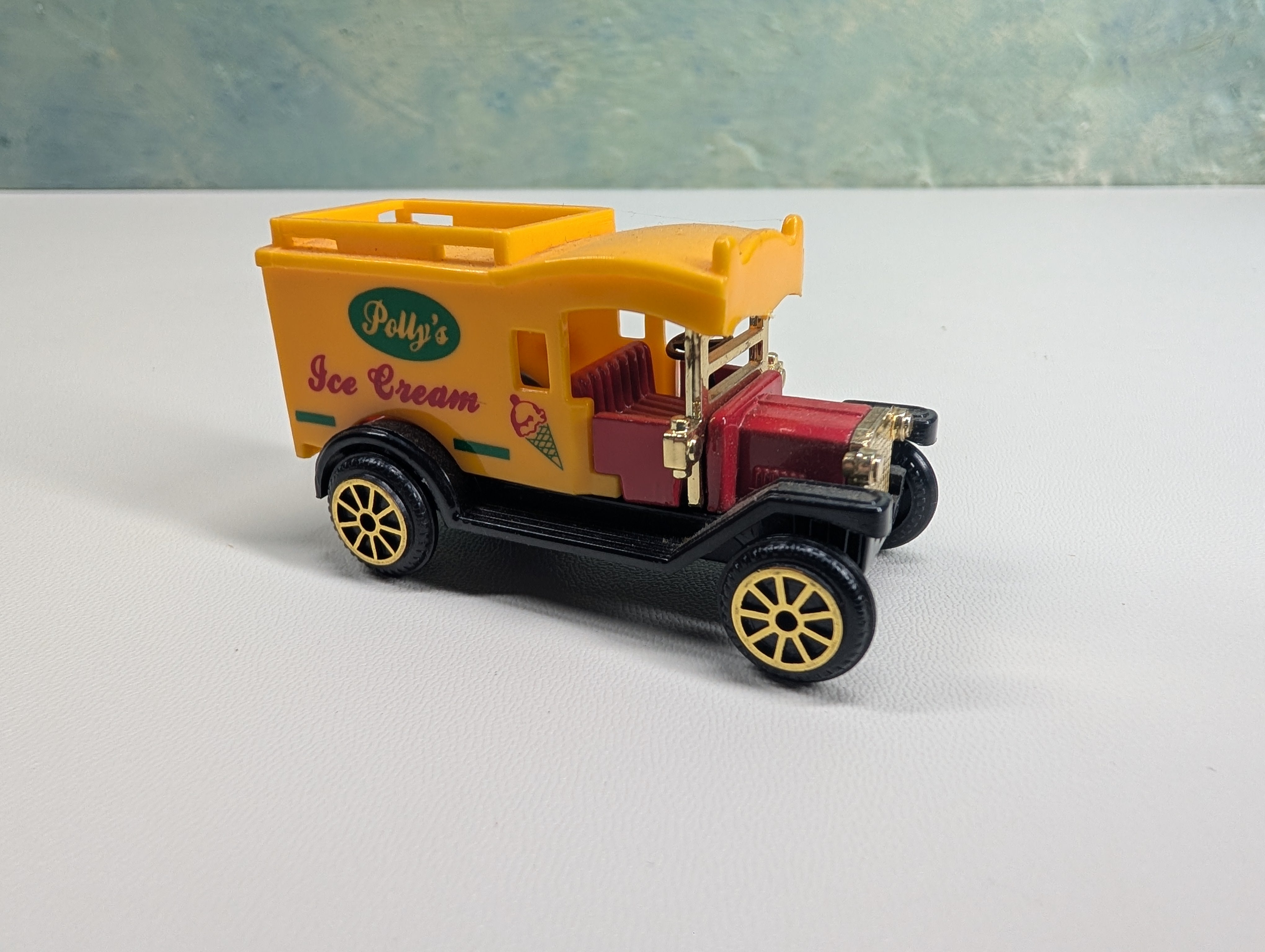 USED High Speed #607-612 HO Scale Polly's Ice Cream Truck