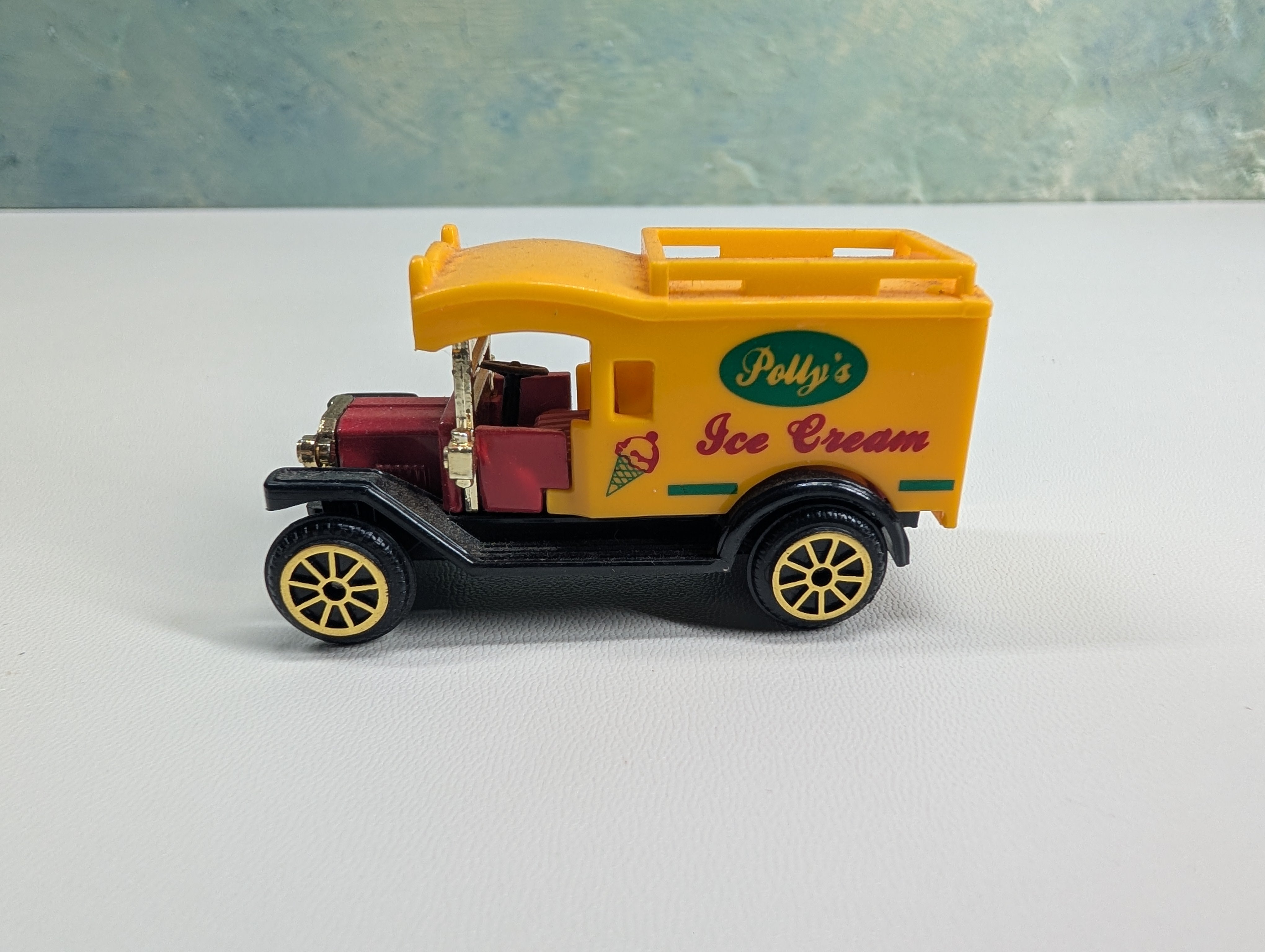 USED High Speed #607-612 HO Scale Polly's Ice Cream Truck