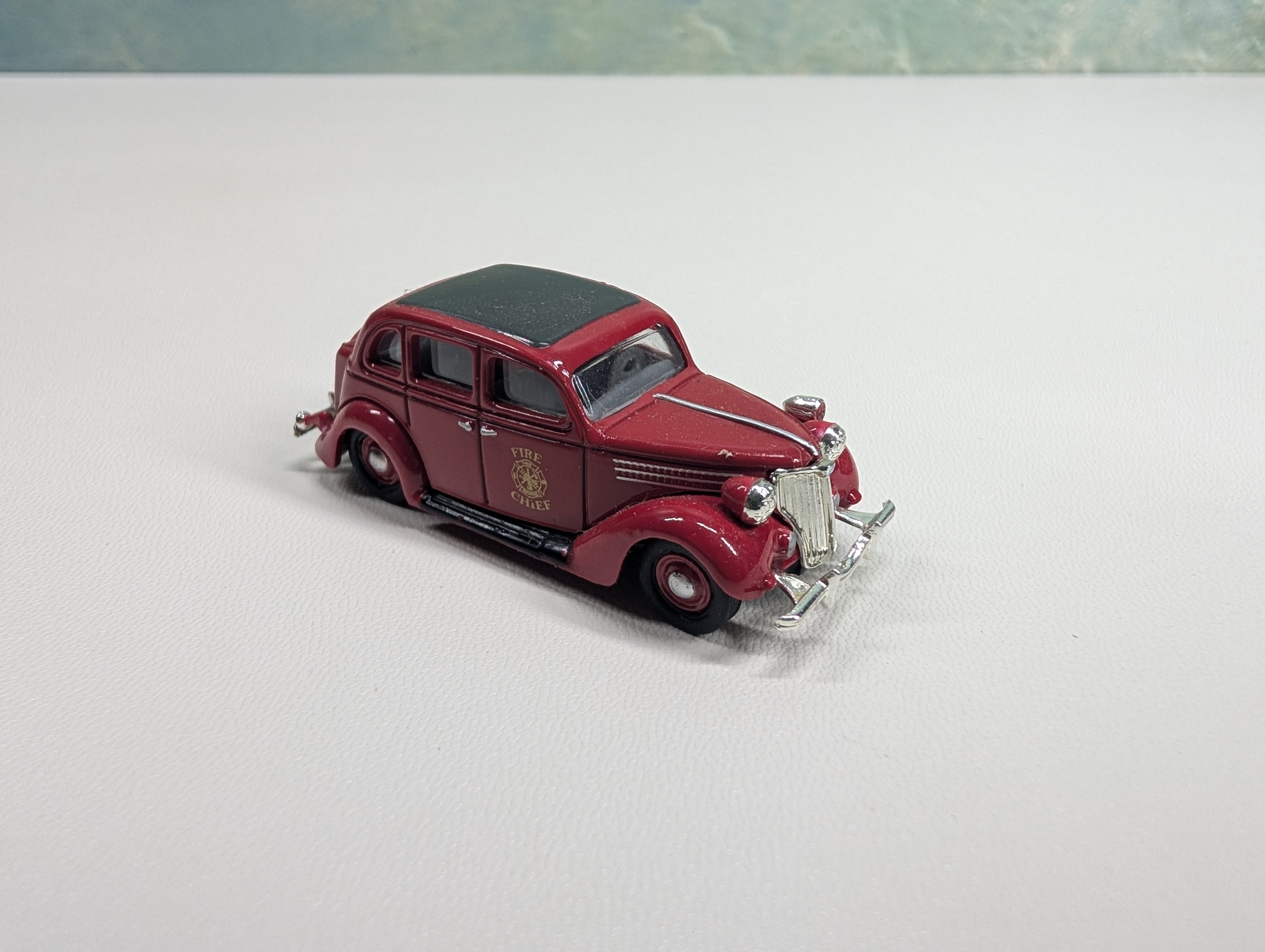 USED Classic Metal Works HO Scale 1936 ForDor Fire Chief, Red