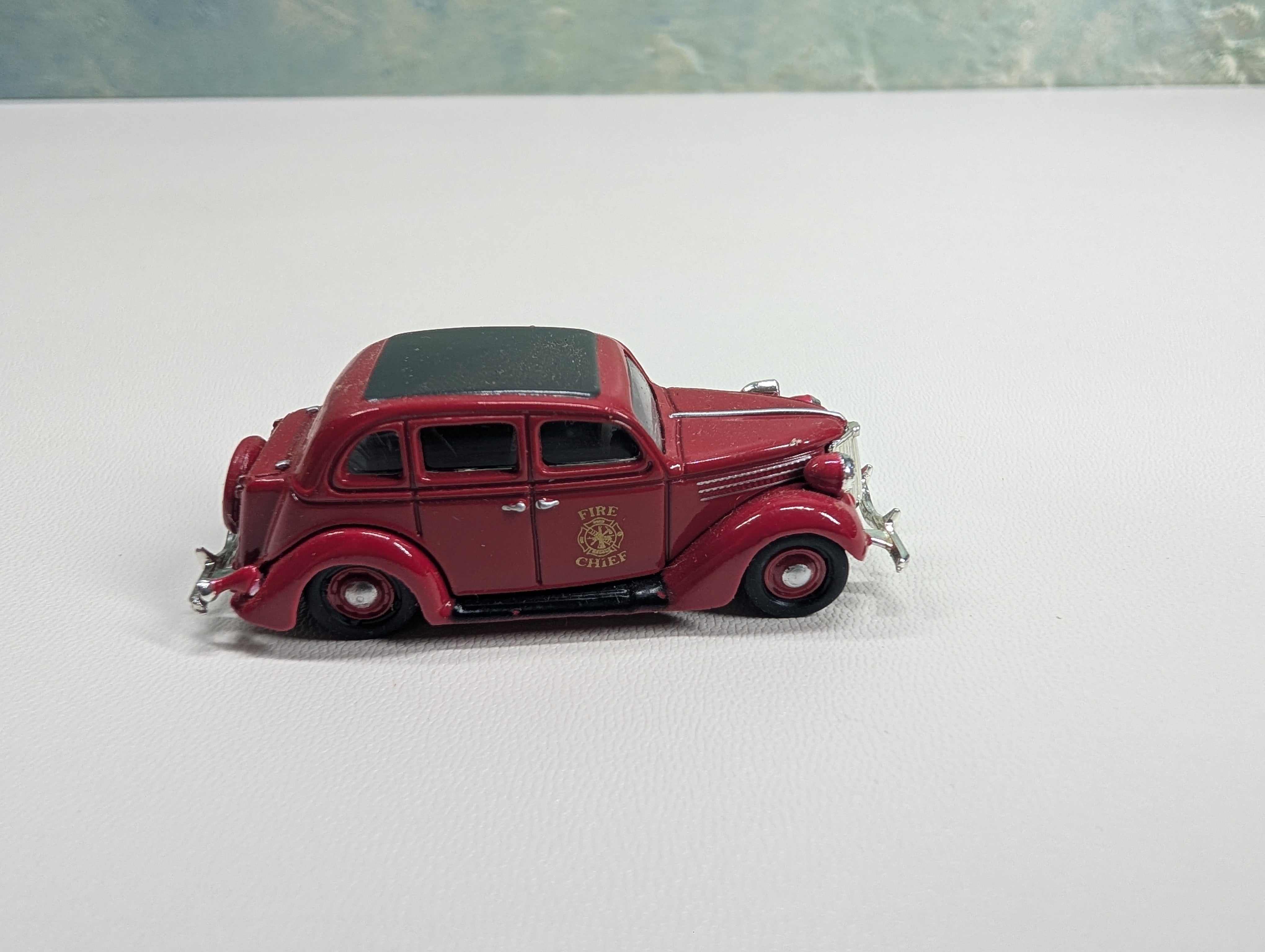 USED Classic Metal Works HO Scale 1936 ForDor Fire Chief, Red