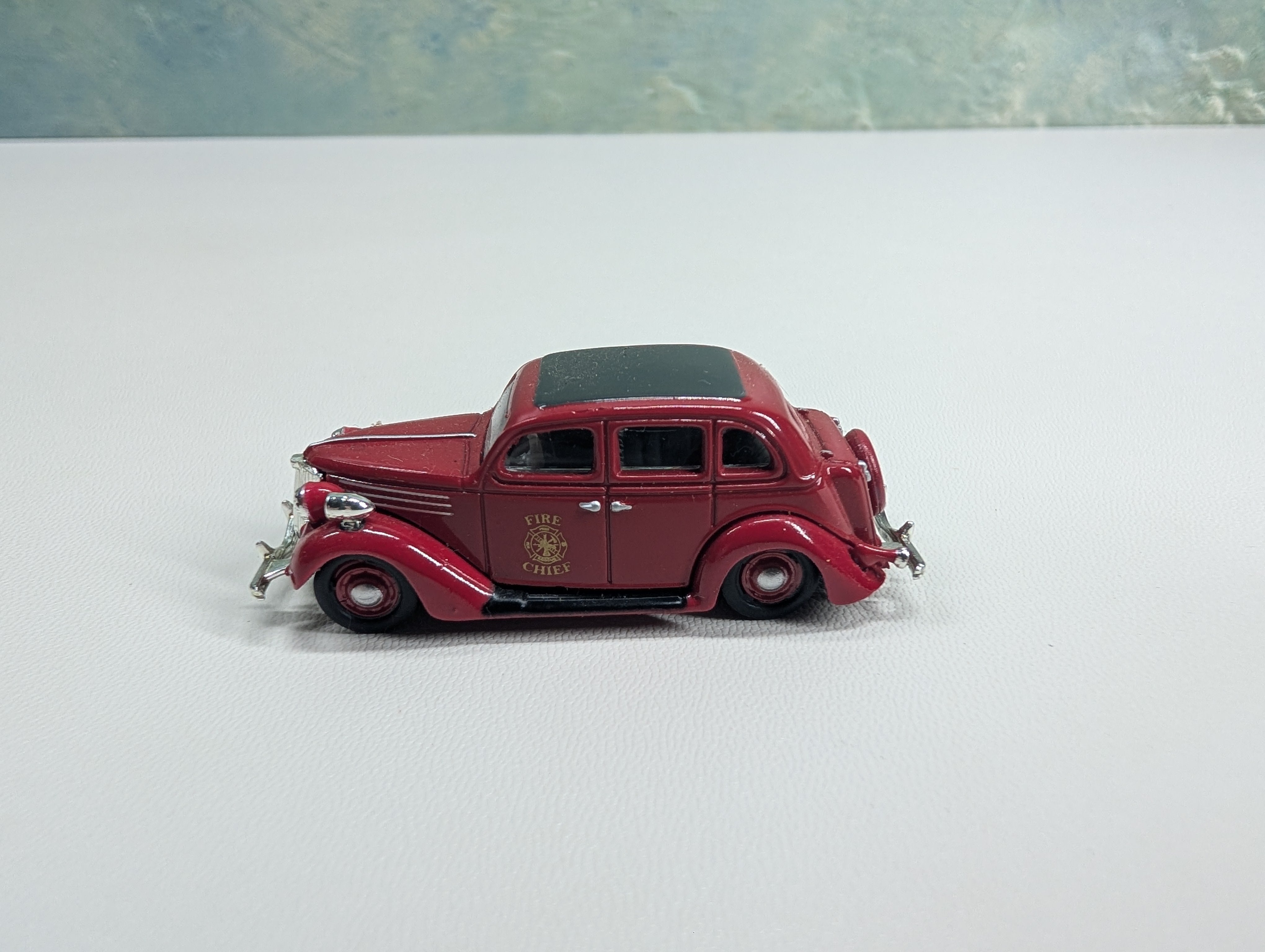 USED Classic Metal Works HO Scale 1936 ForDor Fire Chief, Red