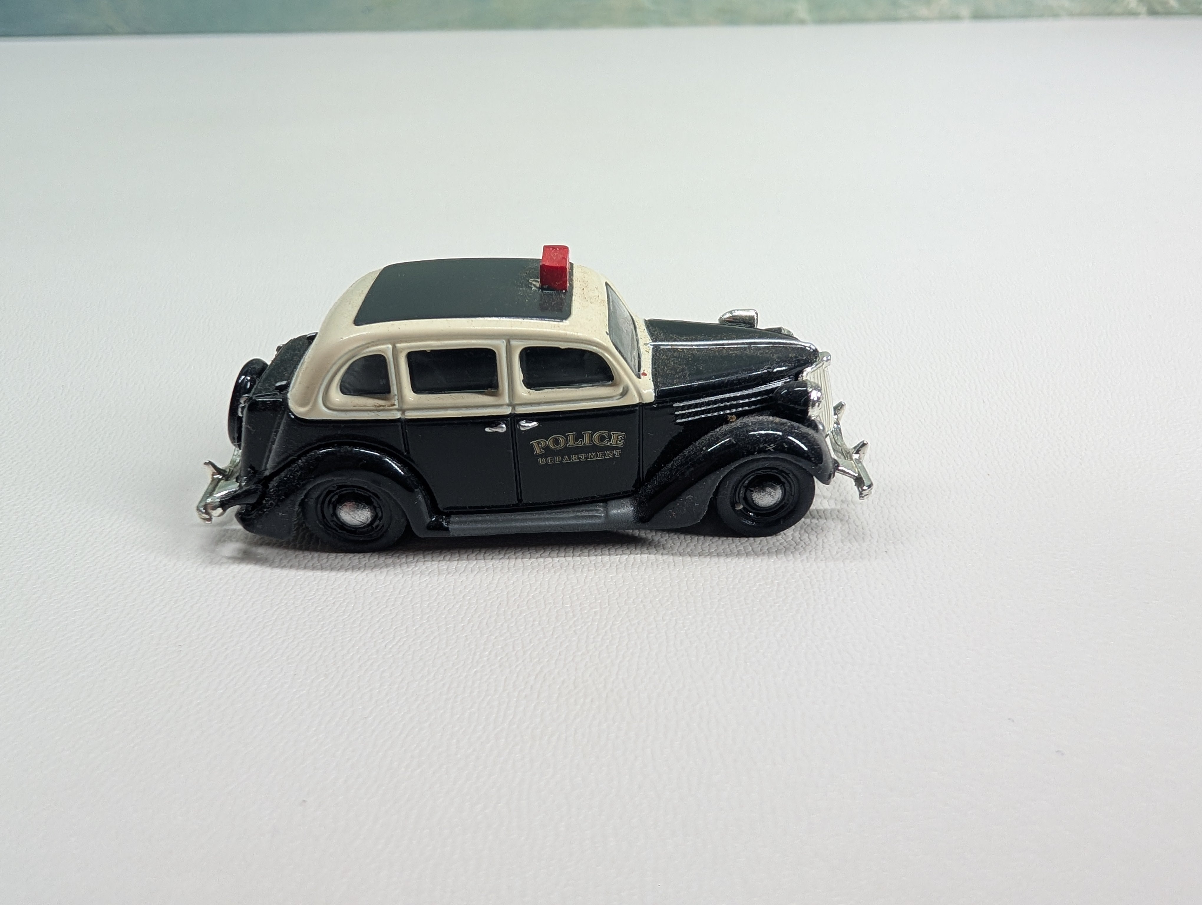 USED Classic Metal Works HO Scale 1936 ForDor Police Car