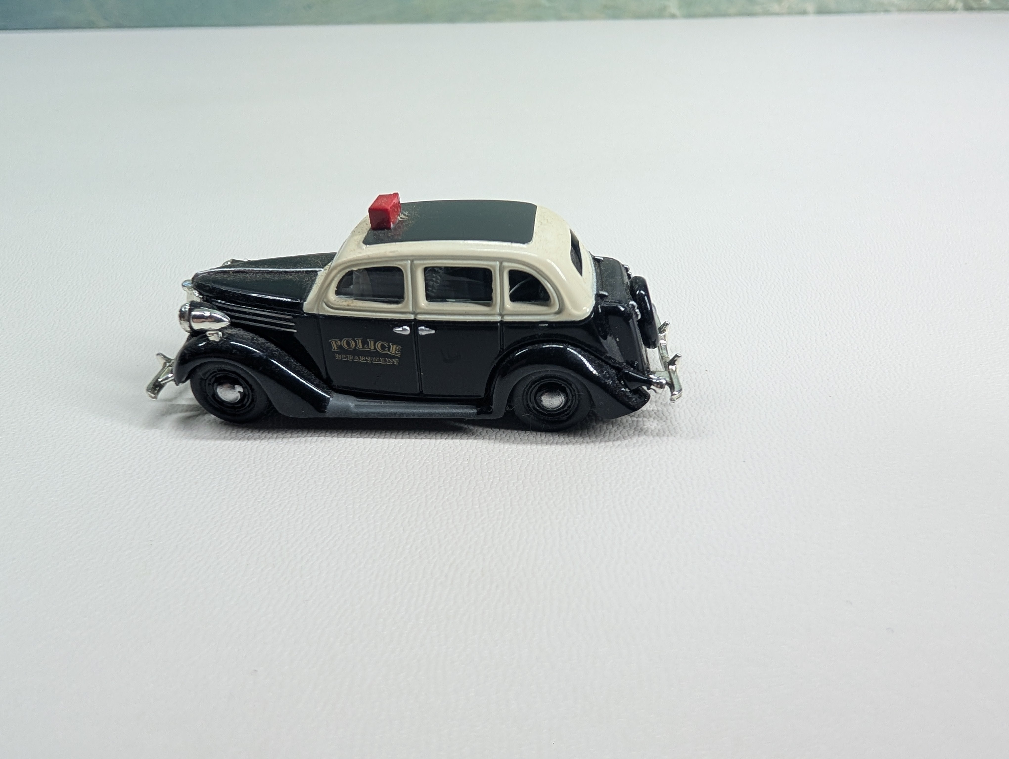 USED Classic Metal Works HO Scale 1936 ForDor Police Car