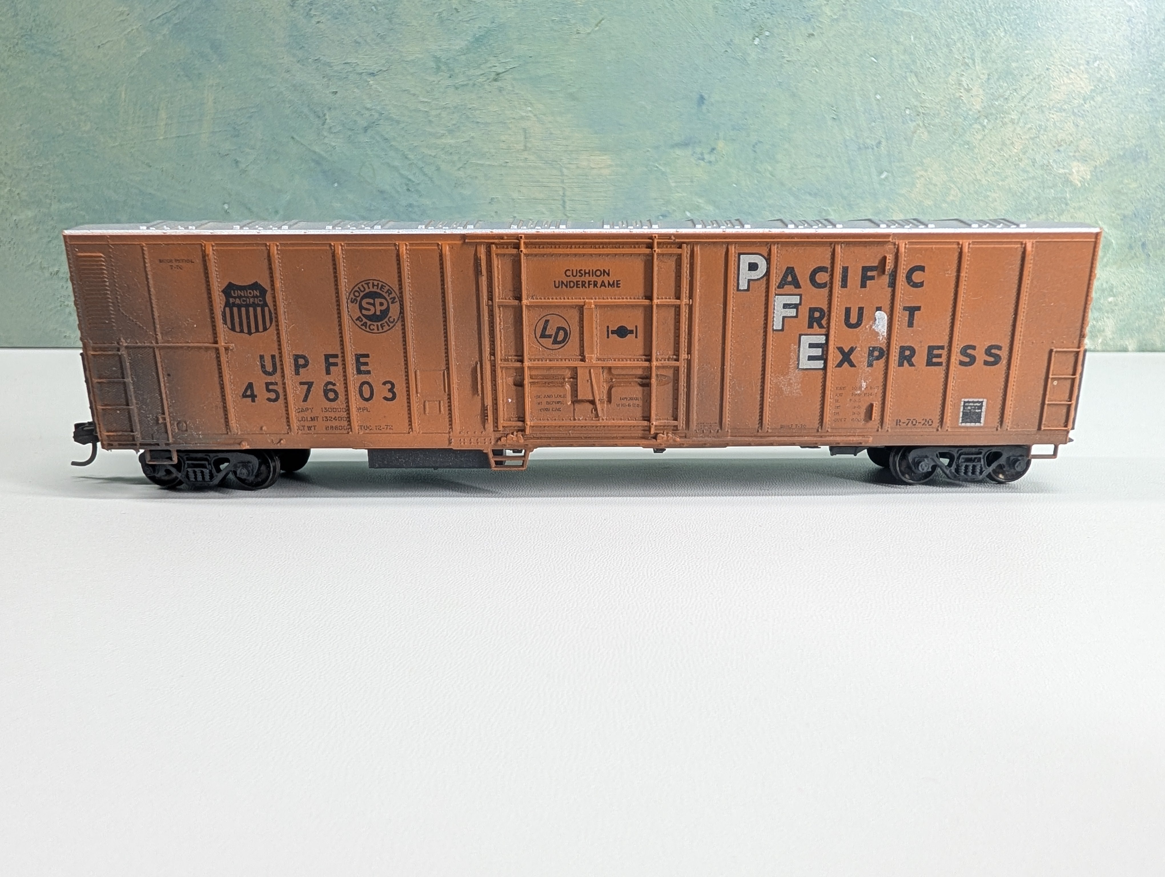 USED Athearn HO Scale 57' Mechanical Reefer Pacific Fruit Express UPFE #457603 Metal Wheels, Weathered
