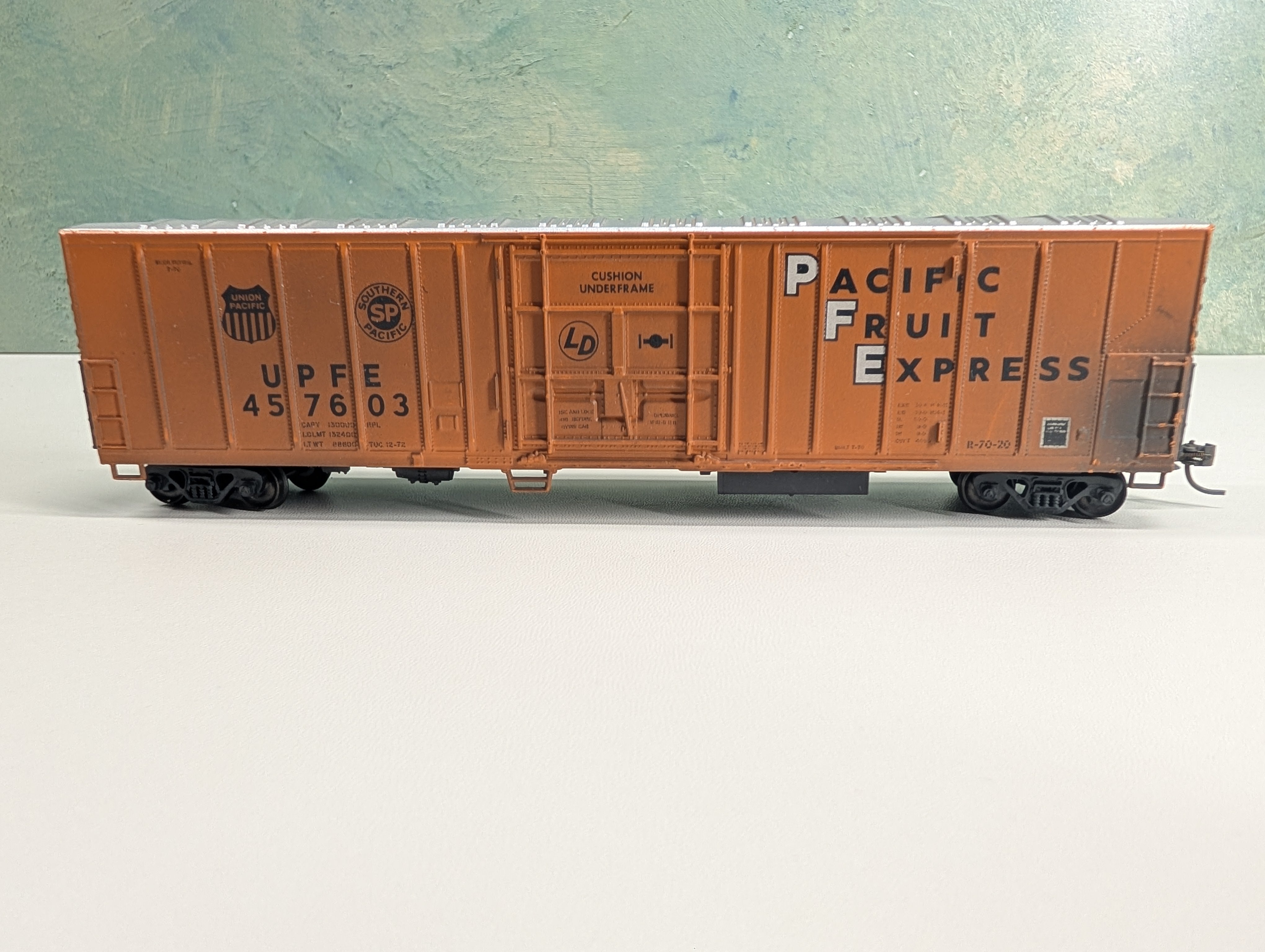 USED Athearn HO Scale 57' Mechanical Reefer Pacific Fruit Express UPFE #457603 Metal Wheels, Weathered