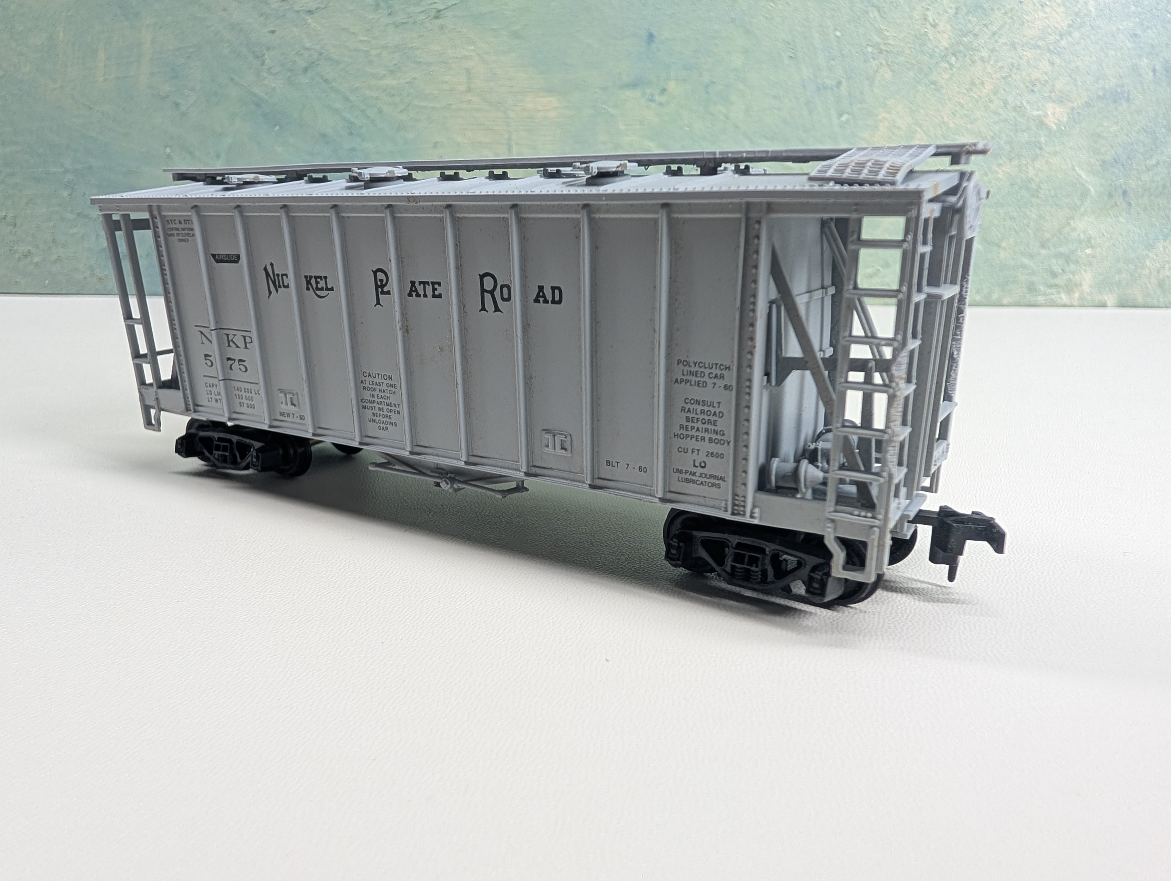 USED Walthers HO Scale Airslide Covered Hopper Nickel Plate Road NKP #575