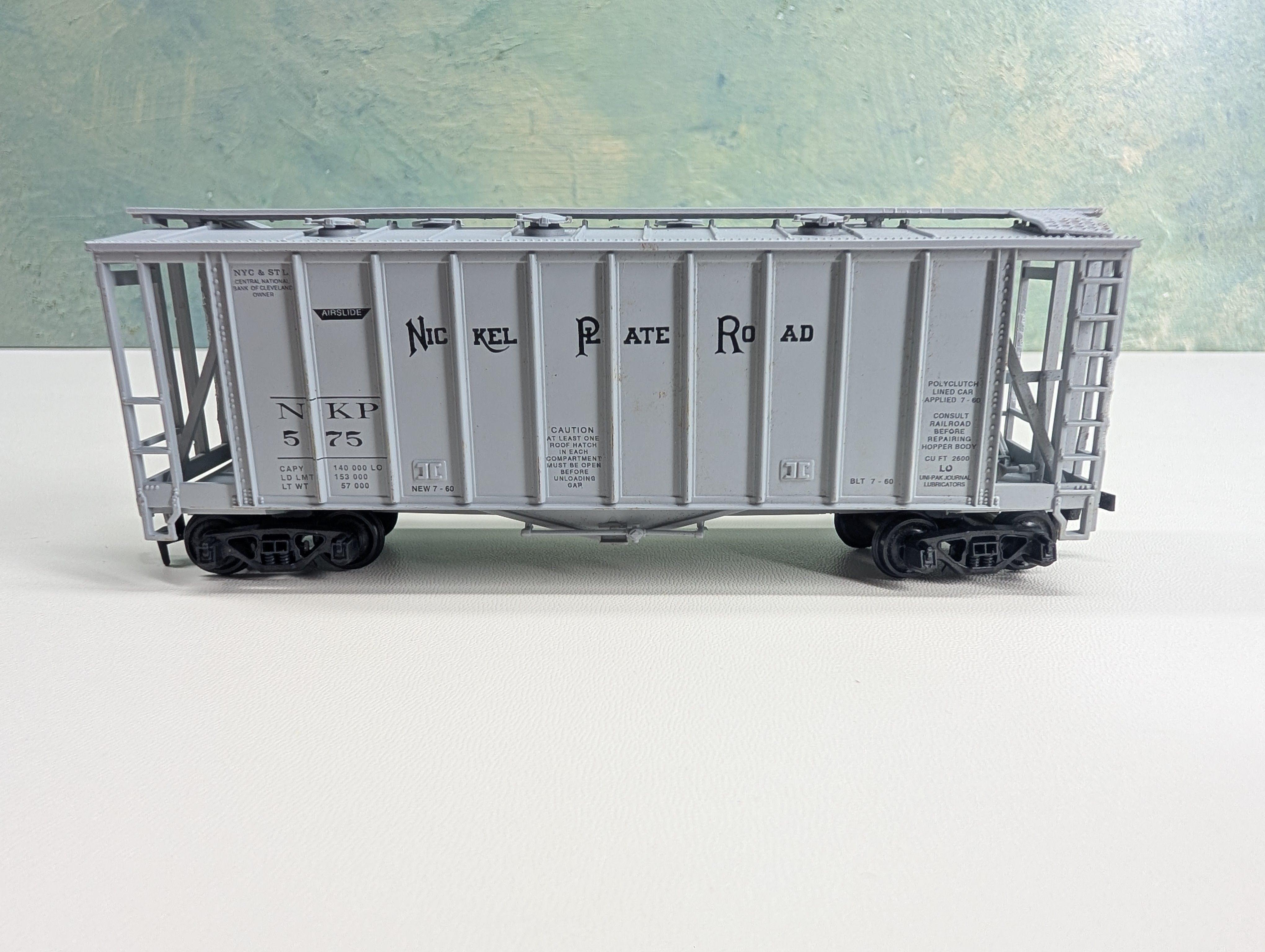 USED Walthers HO Scale Airslide Covered Hopper Nickel Plate Road NKP #575