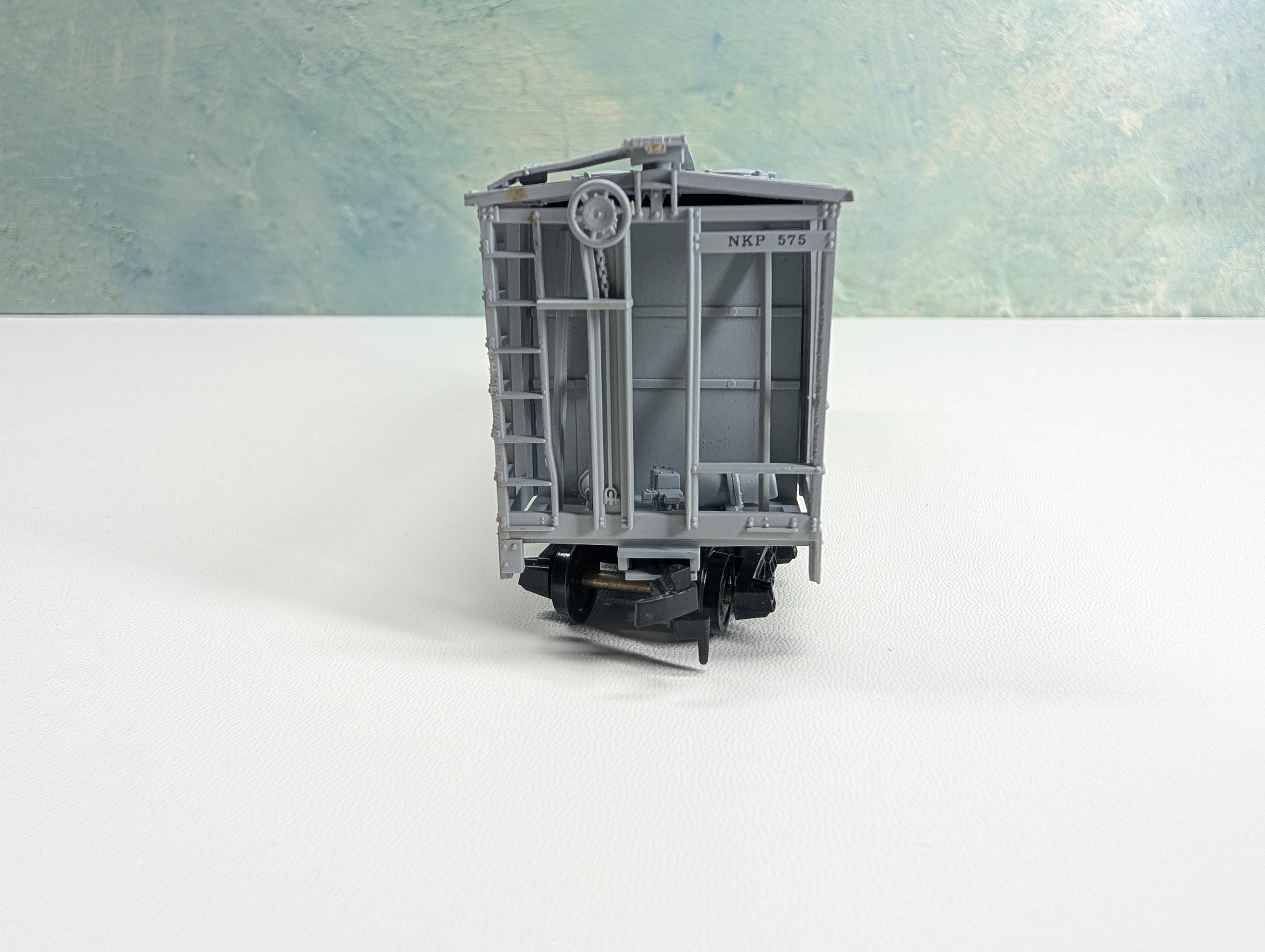 USED Walthers HO Scale Airslide Covered Hopper Nickel Plate Road NKP #575