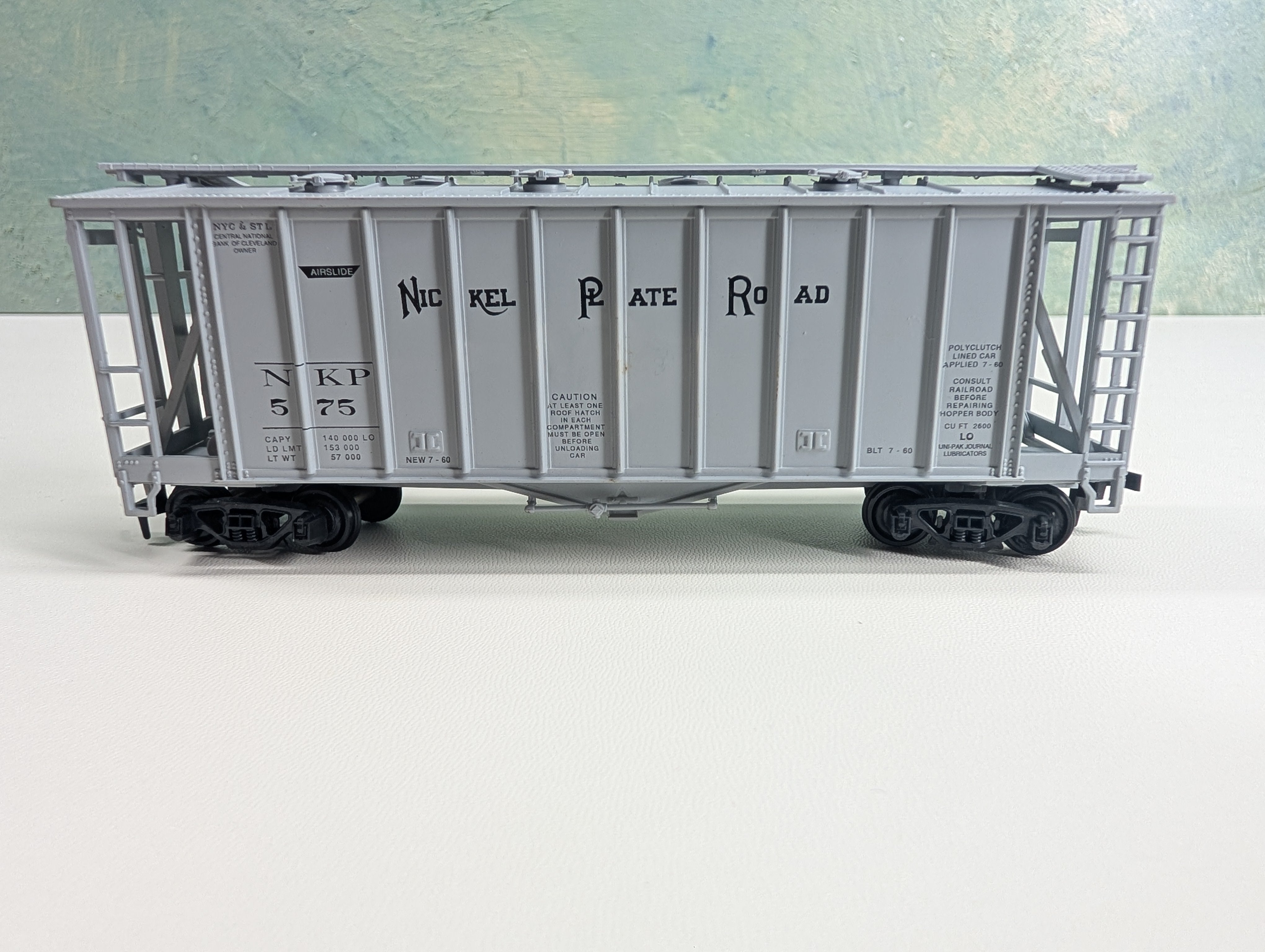 USED Walthers HO Scale Airslide Covered Hopper Nickel Plate Road NKP #575