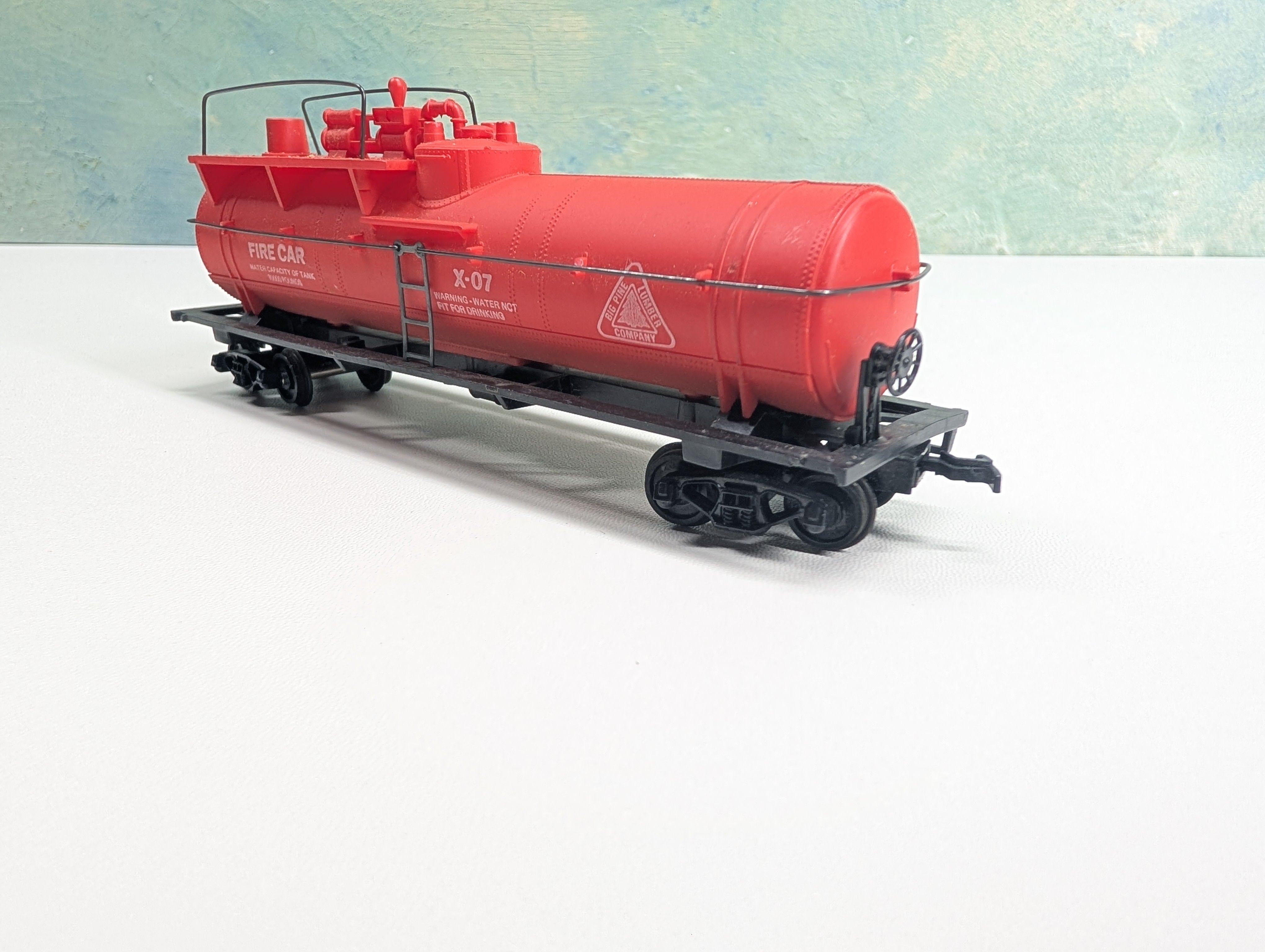 USED Cox HO Scale Fire Tank Car Big Pine Lumber Co