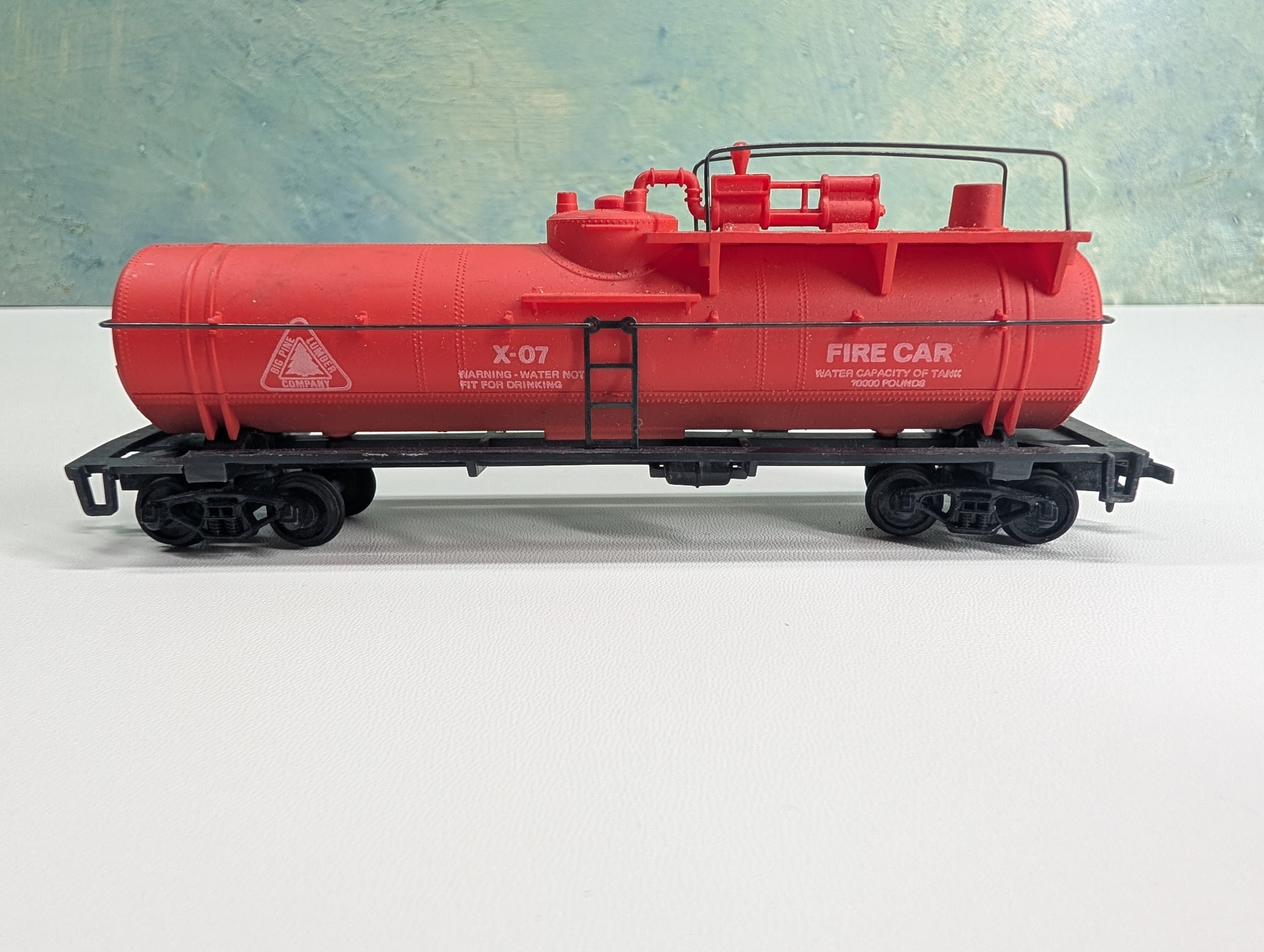 USED Cox HO Scale Fire Tank Car Big Pine Lumber Co