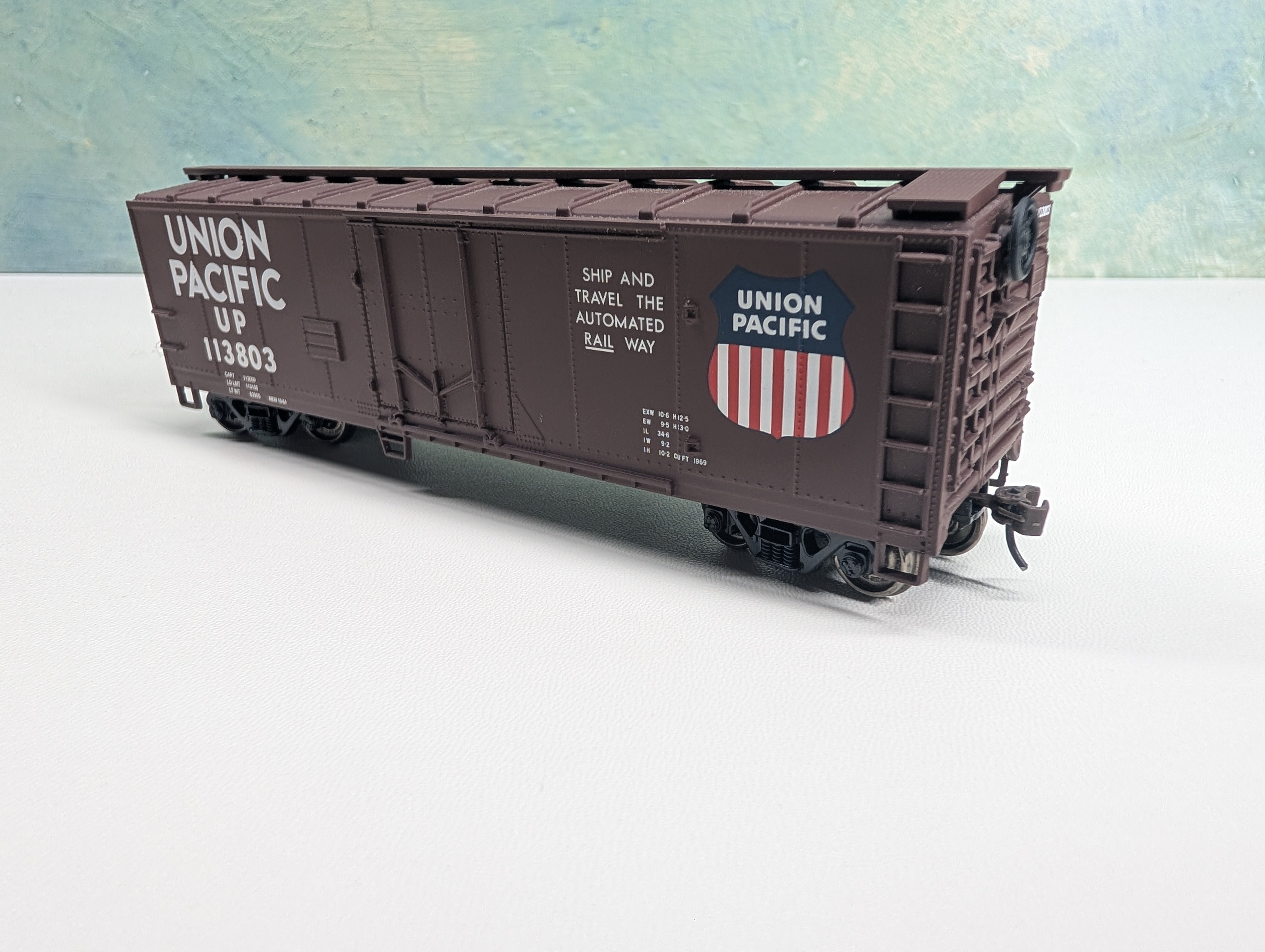 USED Walthers HO Scale 40' Box Car Union Pacific UP #113803 Metal Wheels, Heavy