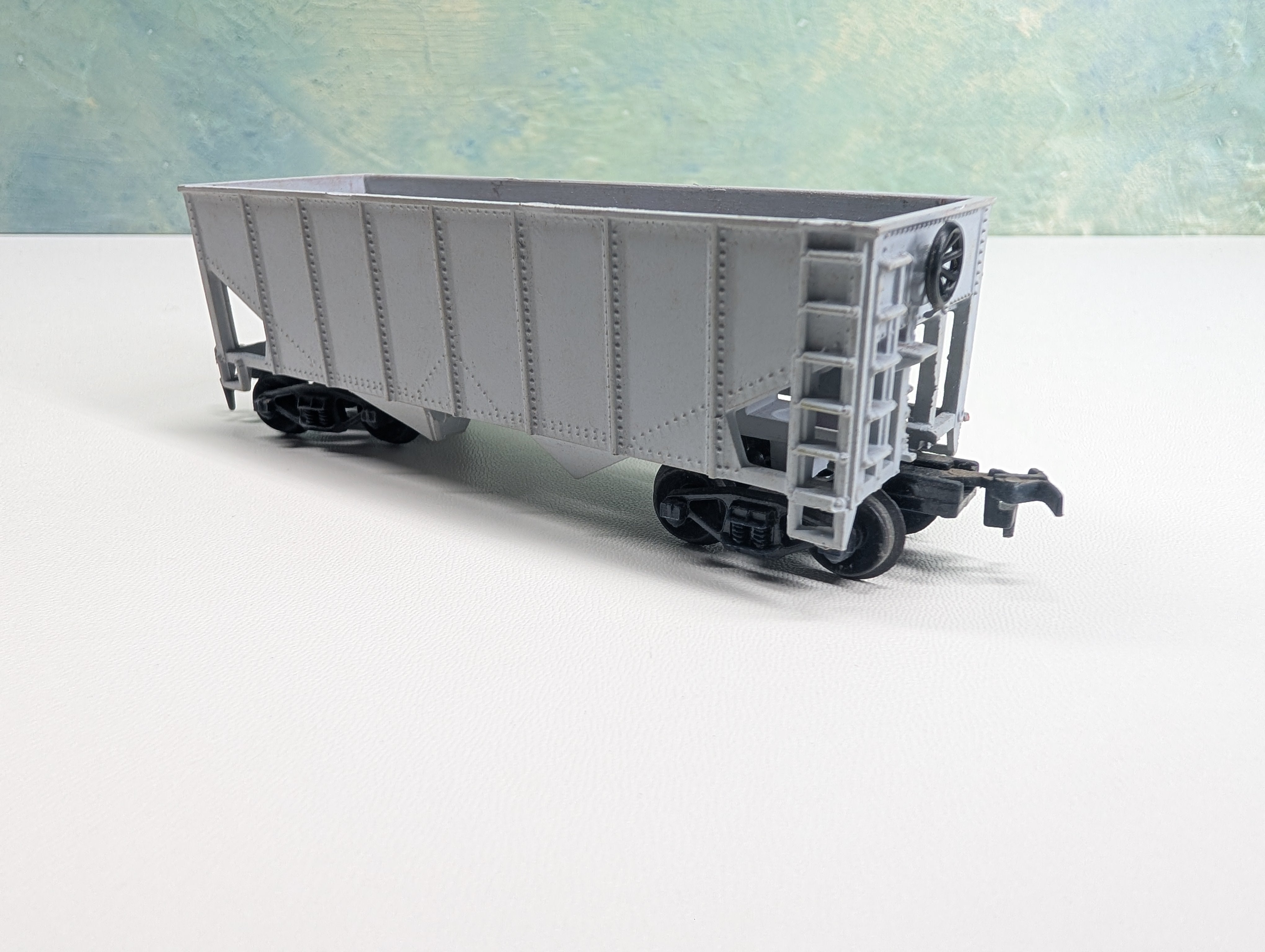 USED Life-Like HO Scale 2 Bay Hopper Gray Undecorated