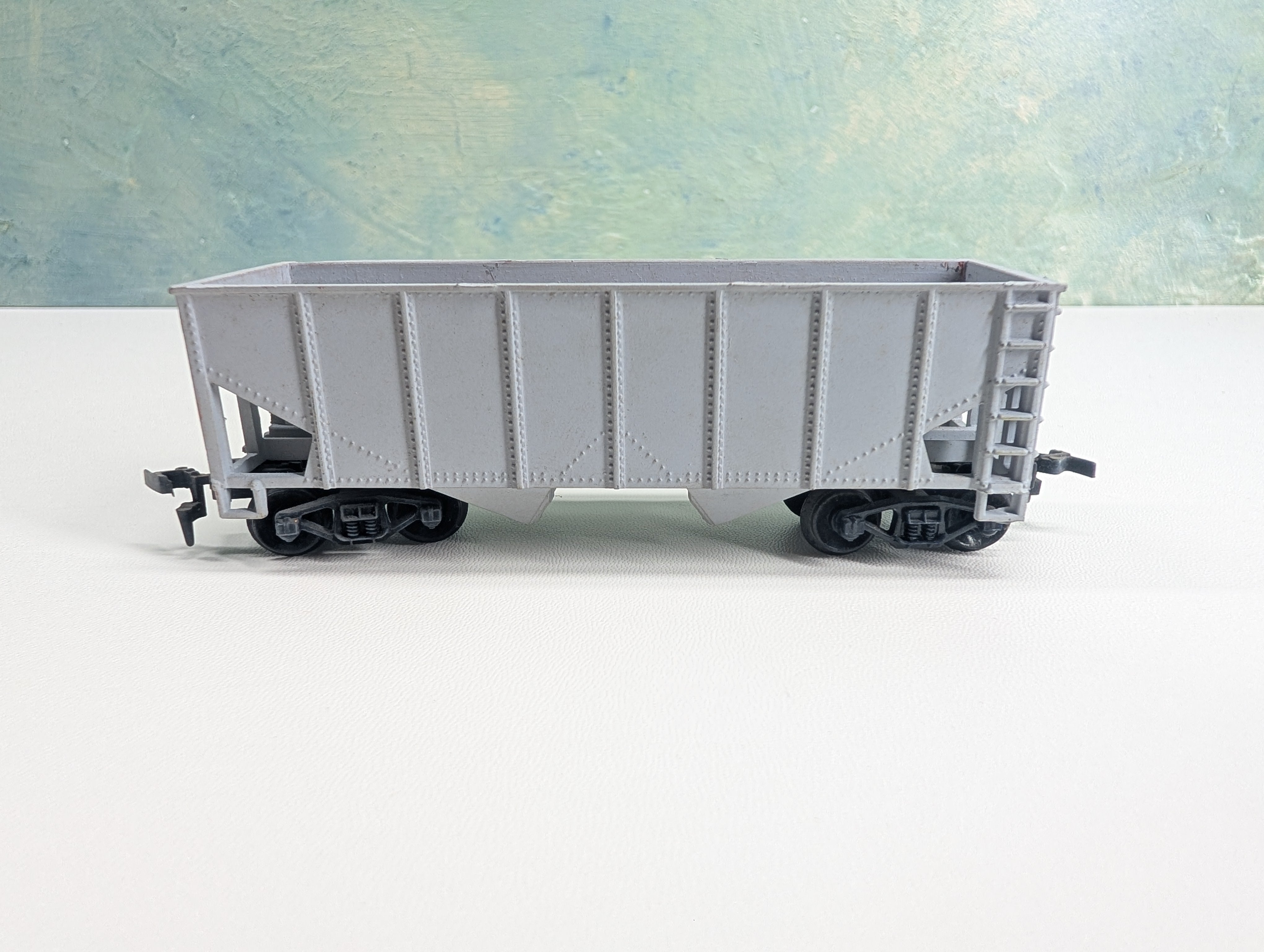 USED Life-Like HO Scale 2 Bay Hopper Gray Undecorated