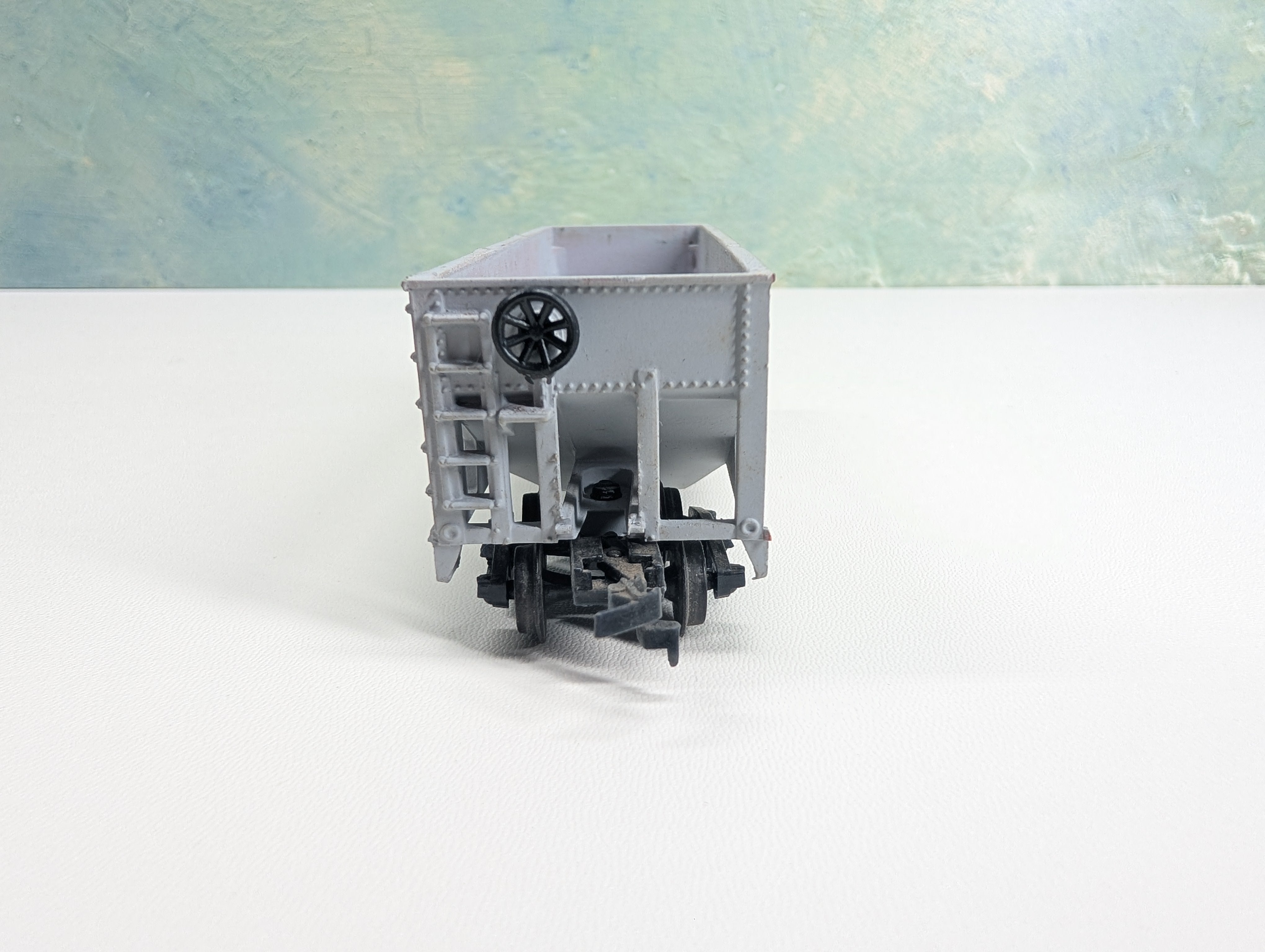 USED Life-Like HO Scale 2 Bay Hopper Gray Undecorated