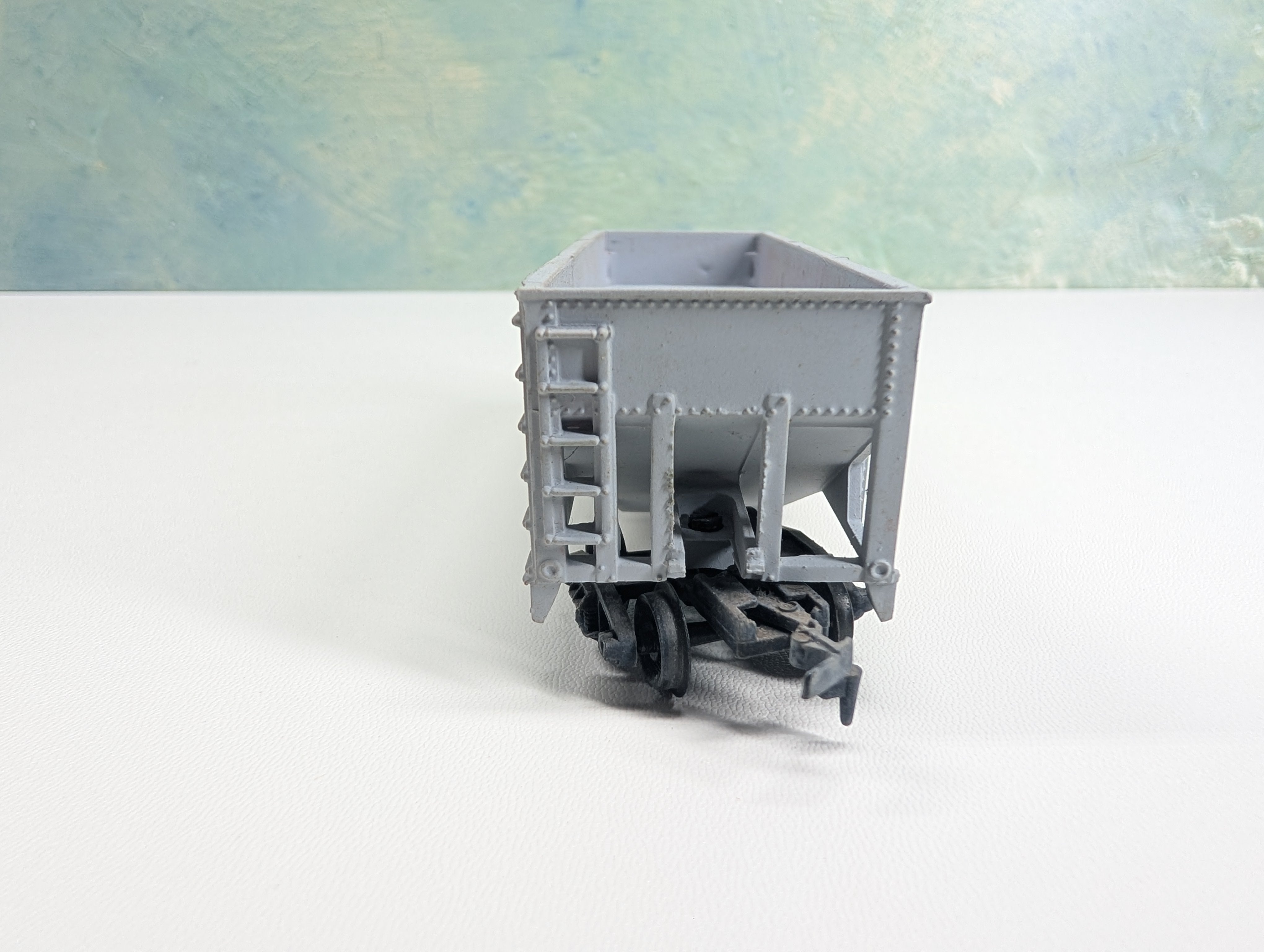 USED Life-Like HO Scale 2 Bay Hopper Gray Undecorated