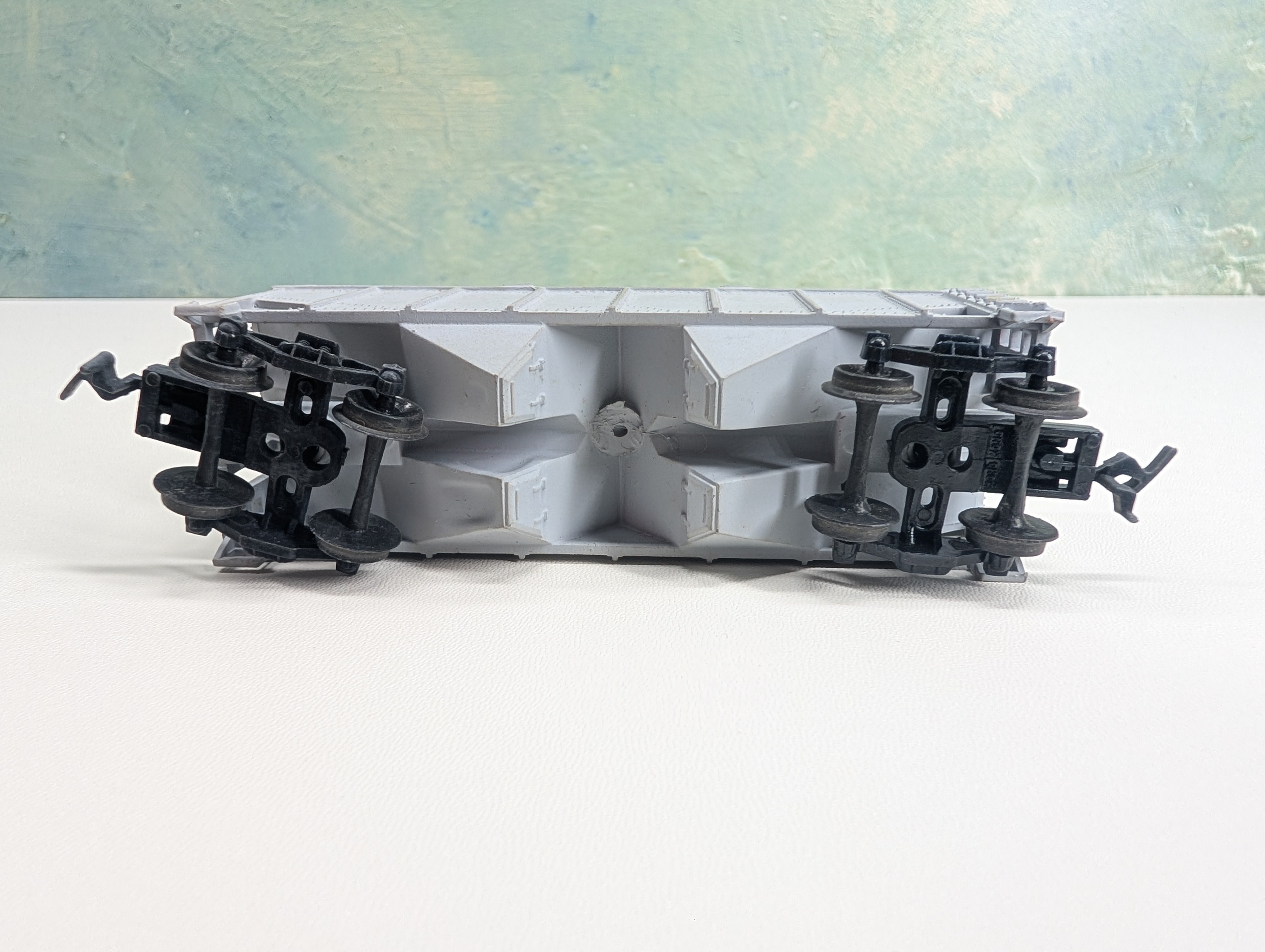 USED Life-Like HO Scale 2 Bay Hopper Gray Undecorated