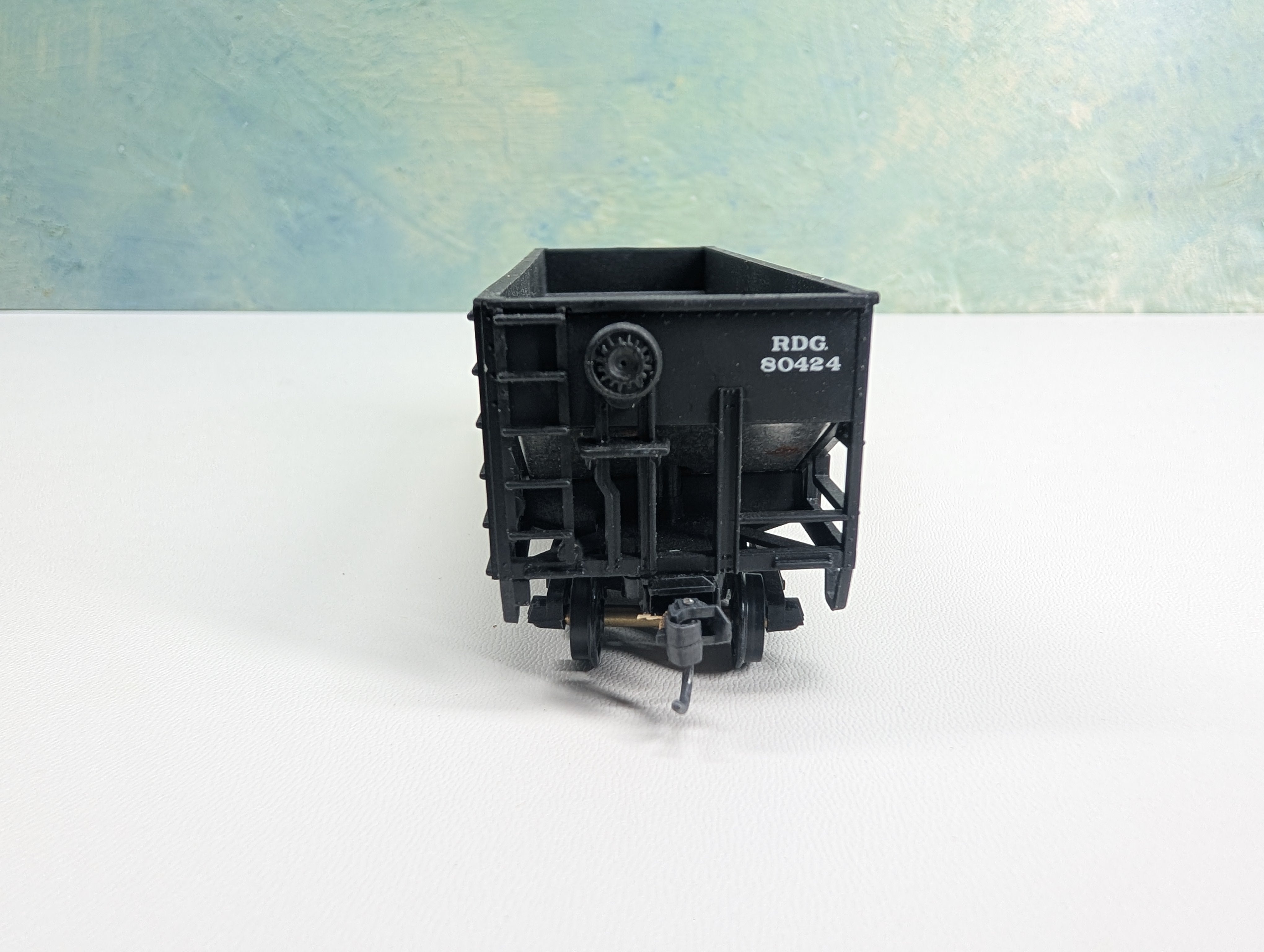 USED Stewart Hobbies HO Scale 2 Bay Hopper Reading RDG #80424