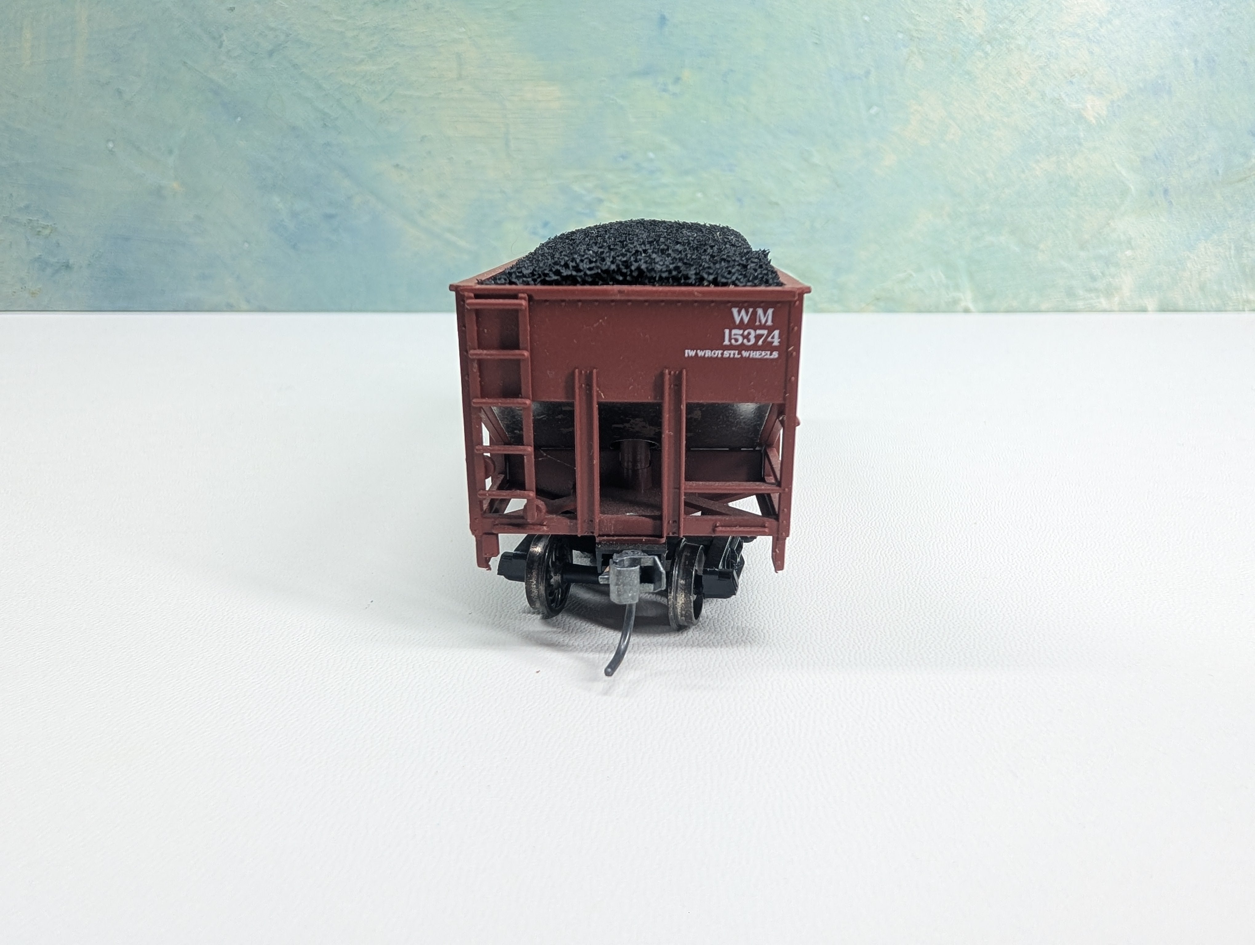 USED Stewart Hobbies HO Scale 2 Bay Hopper Western Maryland WM #15374 w/ Load & Metal Wheels