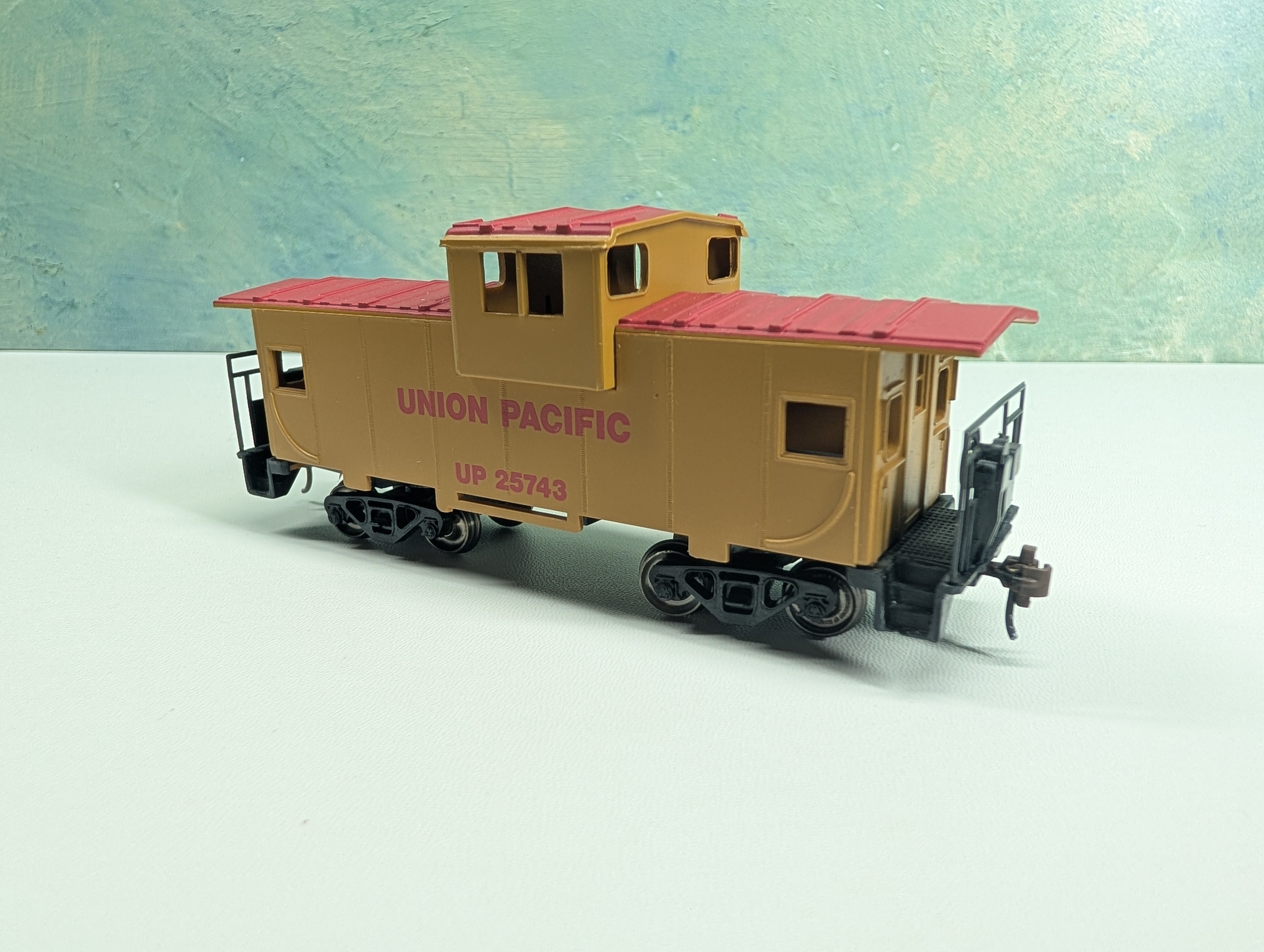 USED Bachmann HO Scale Caboose Union Pacific UP #25743 Modern Gearboxes & Metal Wheels