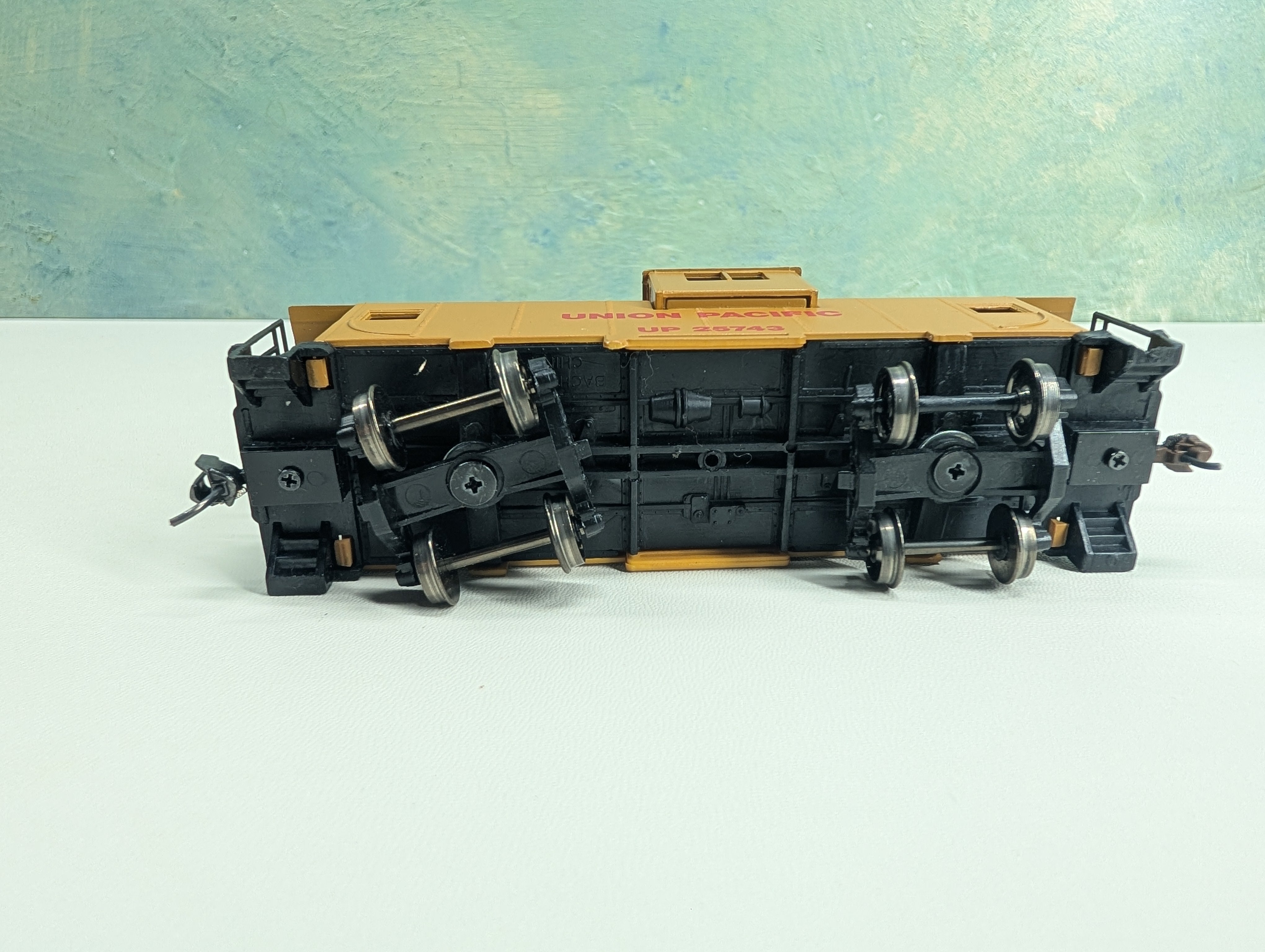 USED Bachmann HO Scale Caboose Union Pacific UP #25743 Modern Gearboxes & Metal Wheels