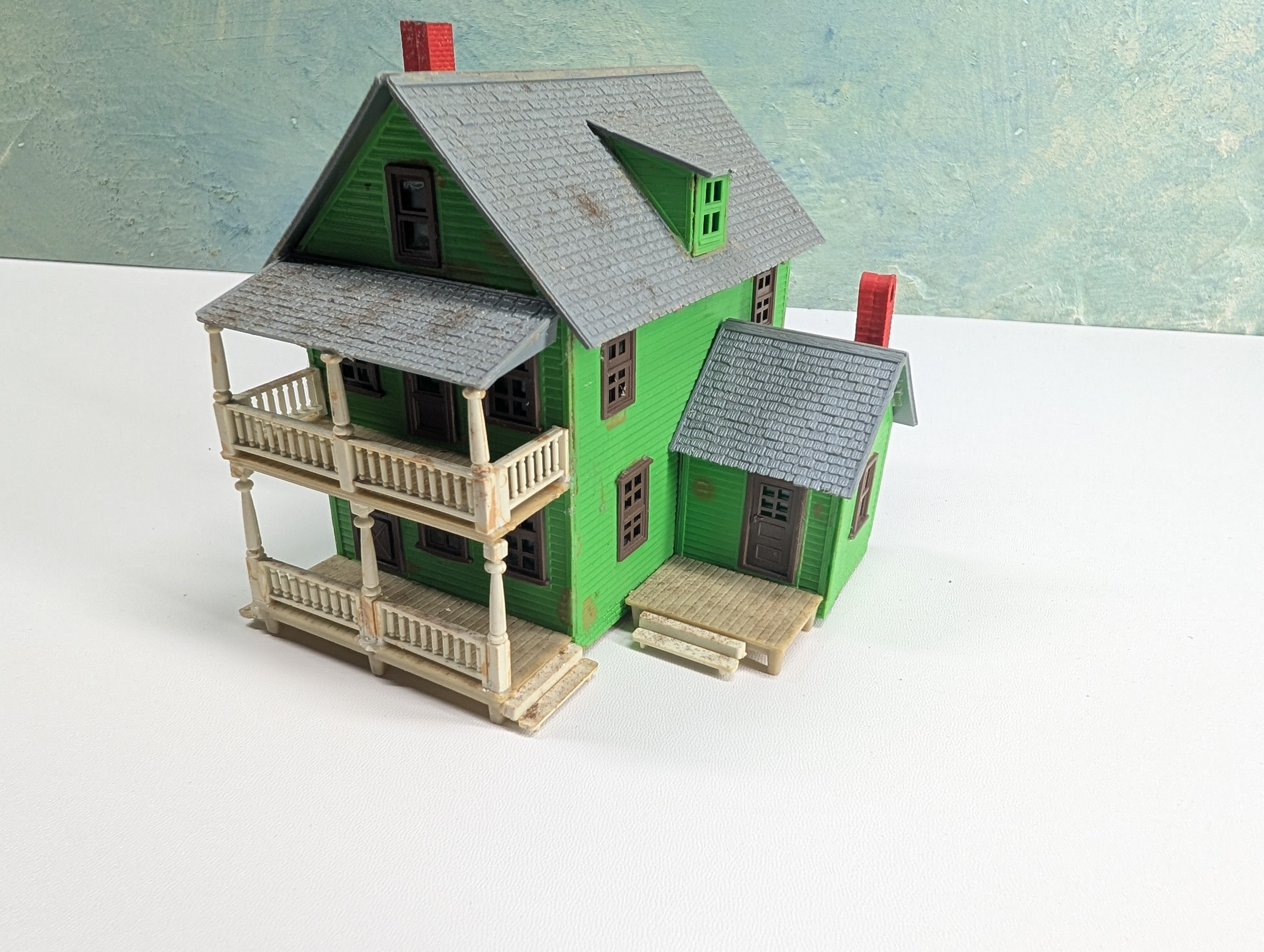 USED Tyco HO Scale Green Farmhouse